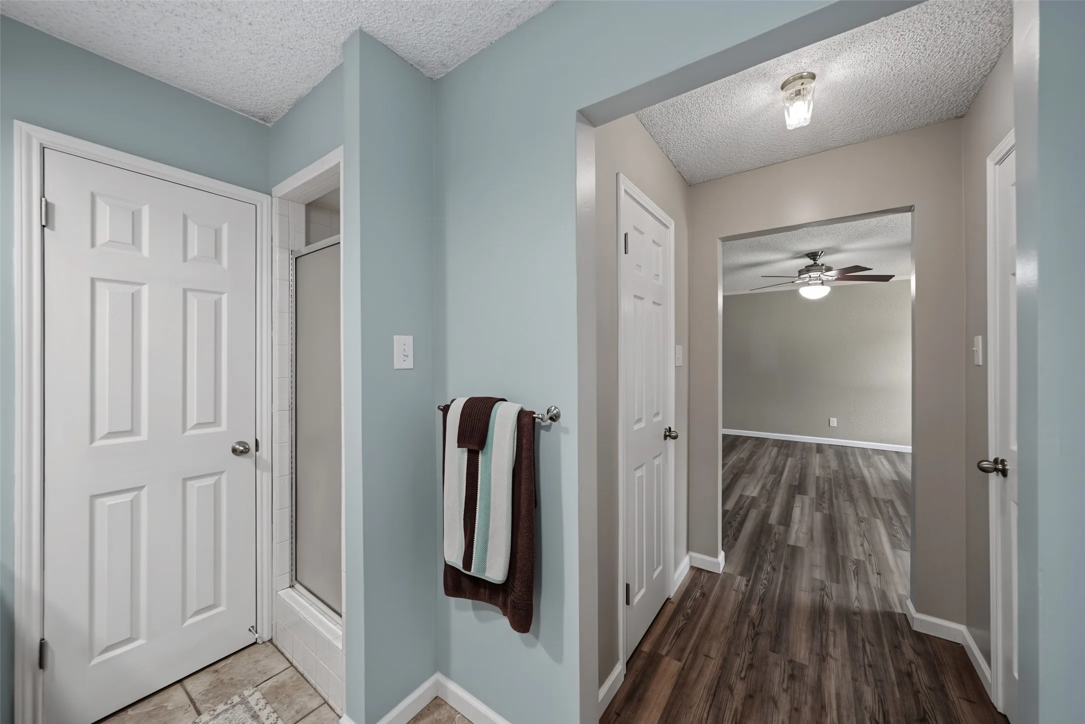 Primary bath: Separate shower in primary bath