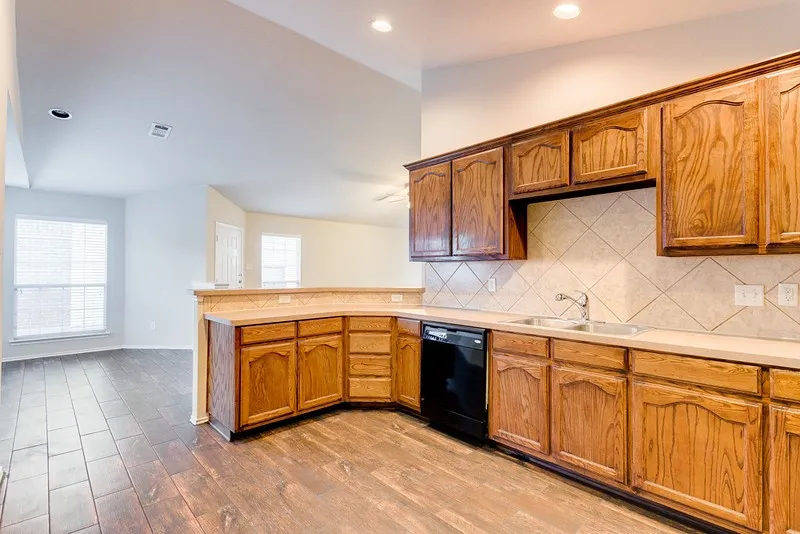 Single Family Residence For Rent in Tarrant County , 1280 Kielder Circle, Fort Worth, Texas 76134, 3 Bedroom, 2 Bathroom, 2 Garage spaces, 1,440 Sqft, built in 2006, mls#21363638, Real Estate Agent in Fort Worth, Homes For Rent in Tarrant county, Homes For Rent in Fort Worth, Realtor in Fort Worth Texas, Real Estate Brokerage Independent Realty Texas, Luminita Cordes Realtor