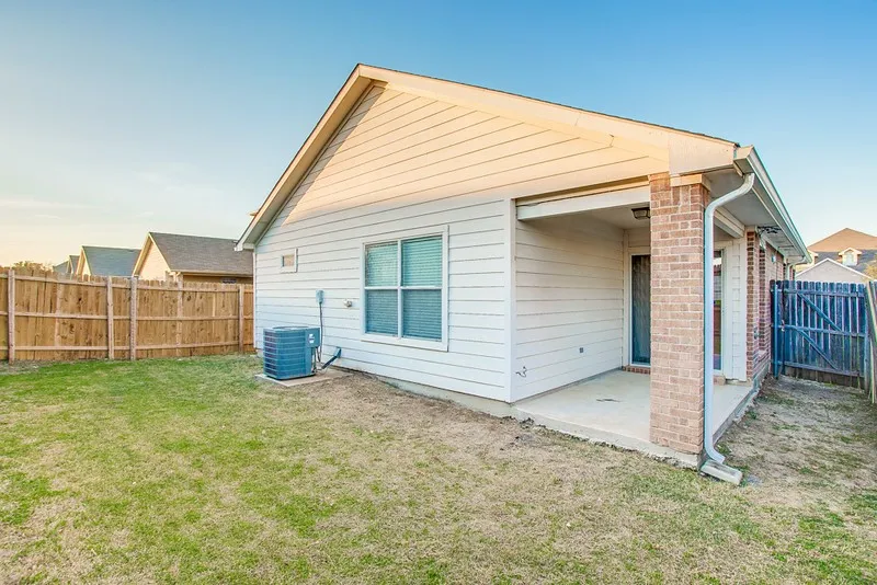 Single Family Residence For Rent in Tarrant County , 1280 Kielder Circle, Fort Worth, Texas 76134, 3 Bedroom, 2 Bathroom, 2 Garage spaces, 1,440 Sqft, built in 2006, mls#21363638, Real Estate Agent in Fort Worth, Homes For Rent in Tarrant county, Homes For Rent in Fort Worth, Realtor in Fort Worth Texas, Real Estate Brokerage Independent Realty Texas, Luminita Cordes Realtor