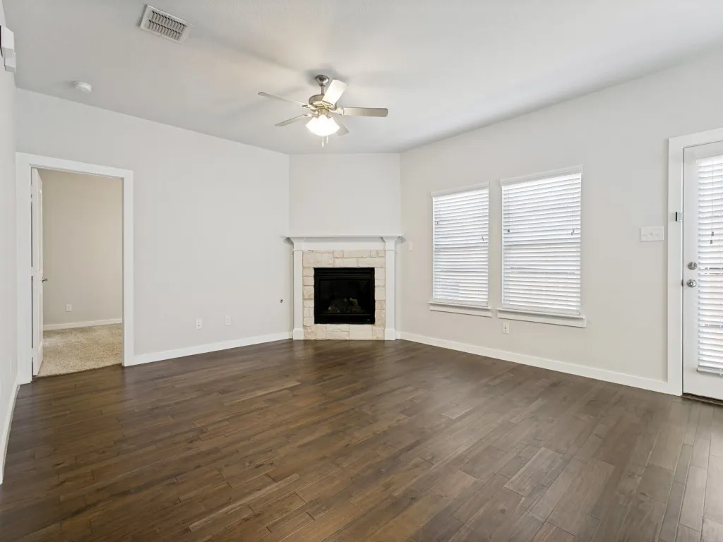 Single Family Residence For Rent in Denton County , 2201 Paxton Way, Denton, Texas 76209, 3 Bedroom, 2 Bathroom, 2 Garage spaces, 1,396 Sqft, built in 2021, mls#21361954, Real Estate Agent in Denton, Homes For Rent in Denton county, Homes For Rent in Denton, Realtor in Denton Texas, Real Estate Brokerage Independent Realty Texas, Luminita Cordes Realtor
