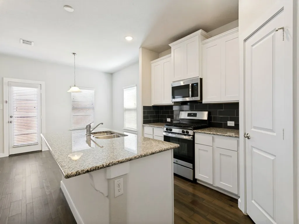 Single Family Residence For Rent in Denton County , 2201 Paxton Way, Denton, Texas 76209, 3 Bedroom, 2 Bathroom, 2 Garage spaces, 1,396 Sqft, built in 2021, mls#21361954, Real Estate Agent in Denton, Homes For Rent in Denton county, Homes For Rent in Denton, Realtor in Denton Texas, Real Estate Brokerage Independent Realty Texas, Luminita Cordes Realtor