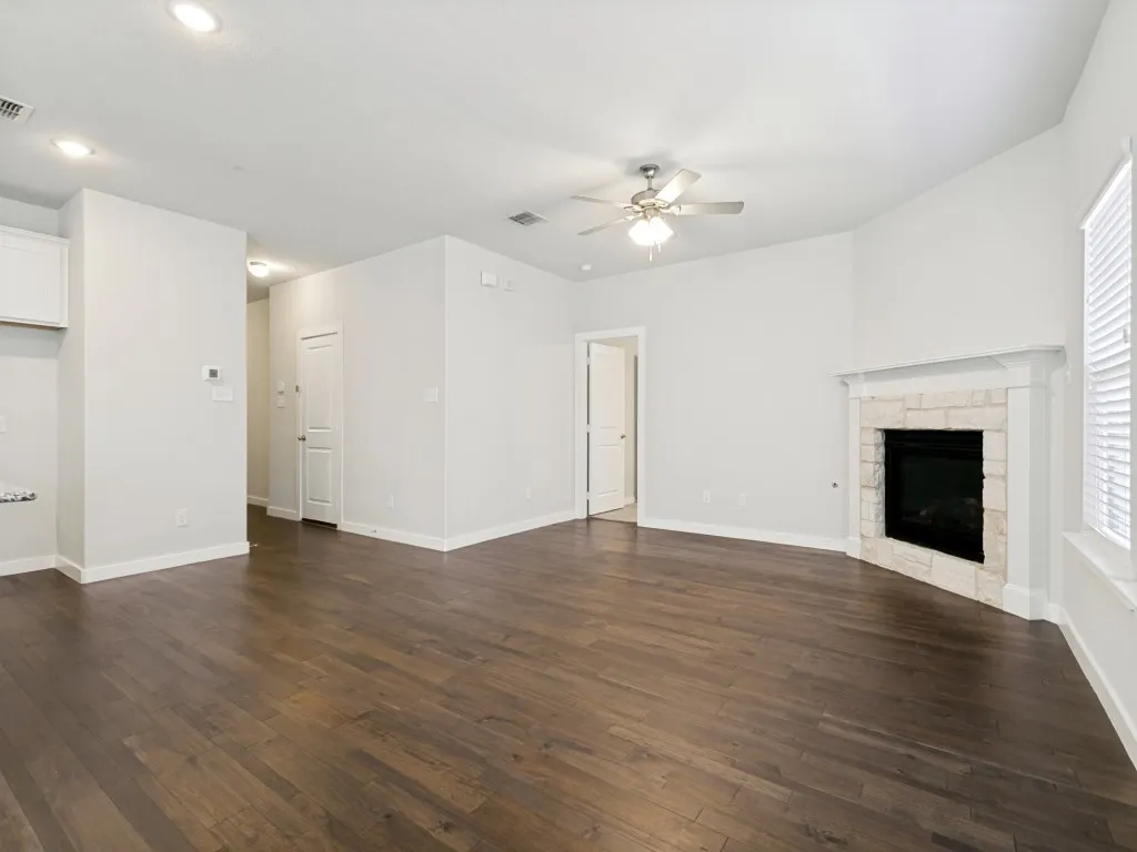Single Family Residence For Rent in Denton County , 2201 Paxton Way, Denton, Texas 76209, 3 Bedroom, 2 Bathroom, 2 Garage spaces, 1,396 Sqft, built in 2021, mls#21361954, Real Estate Agent in Denton, Homes For Rent in Denton county, Homes For Rent in Denton, Realtor in Denton Texas, Real Estate Brokerage Independent Realty Texas, Luminita Cordes Realtor