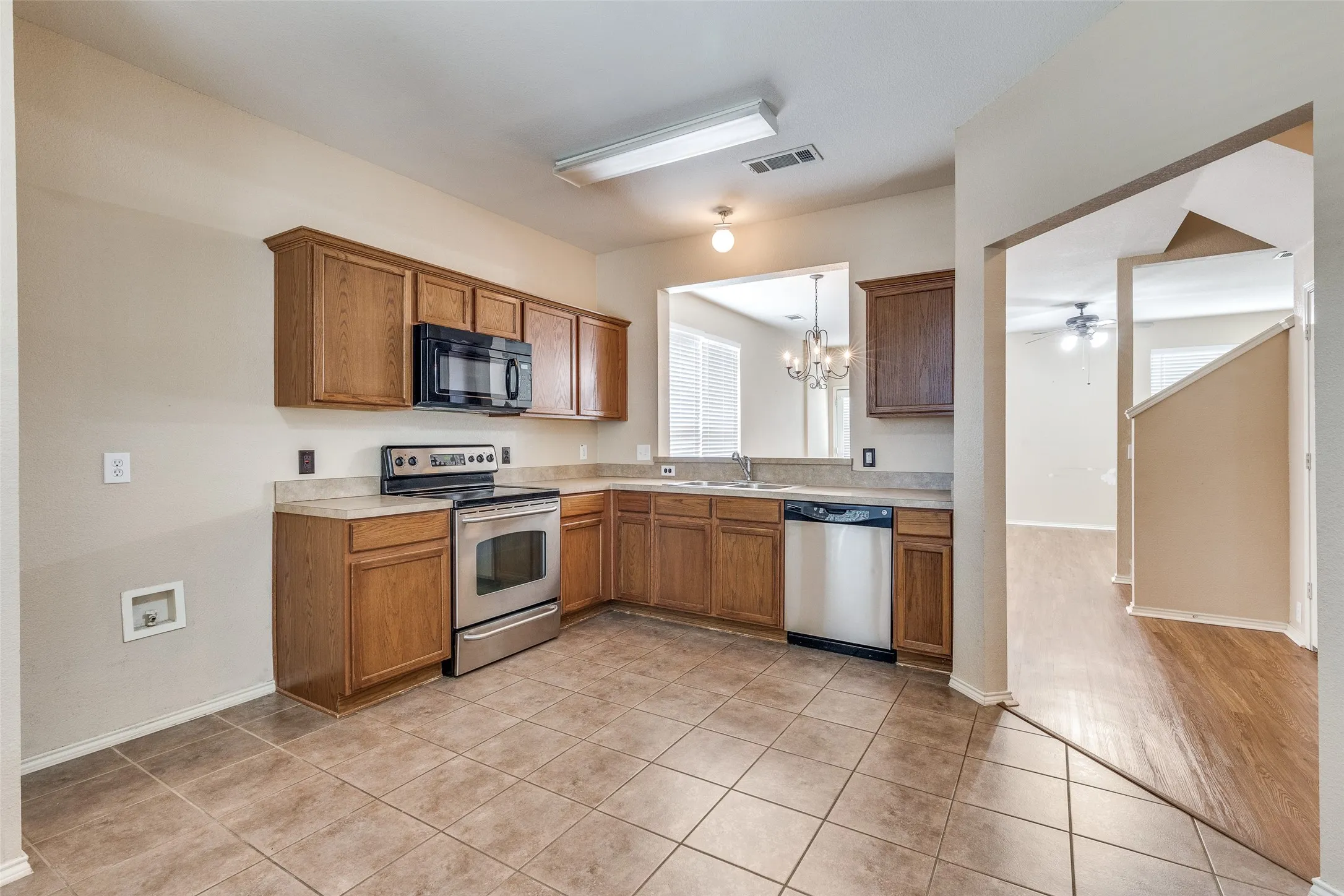 Single Family Residence For Rent in Tarrant County , 10721 Traymore Drive, Fort Worth, Texas 76244, 2 Bedroom, 3 Bathroom, 2 Garage spaces, 1,468 Sqft, built in 2006, mls#21363639, Real Estate Agent in Fort Worth, Homes For Rent in Tarrant county, Homes For Rent in Fort Worth, Realtor in Fort Worth Texas, Real Estate Brokerage Independent Realty Texas, Luminita Cordes Realtor