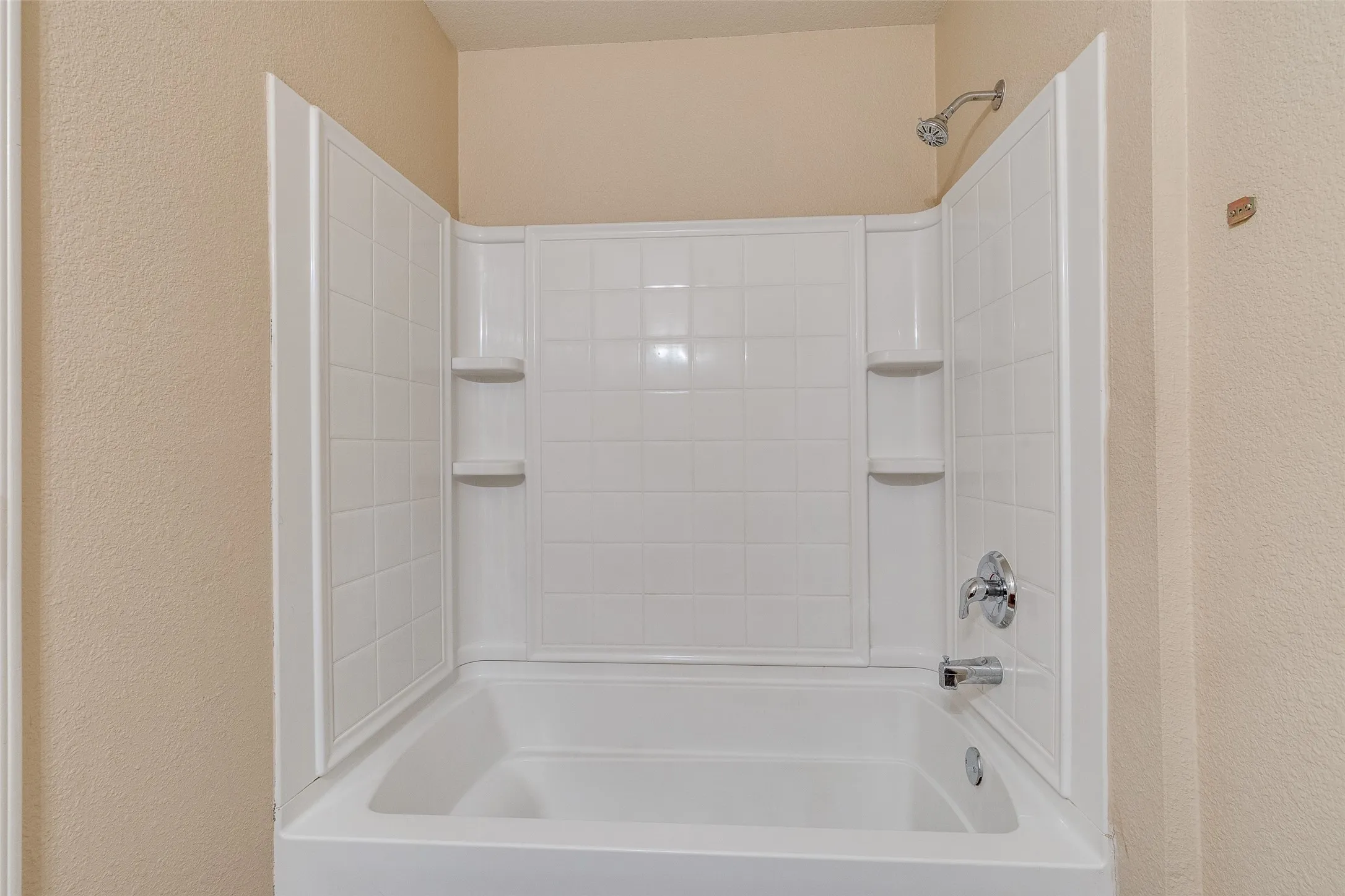 Single Family Residence For Rent in Tarrant County , 10721 Traymore Drive, Fort Worth, Texas 76244, 2 Bedroom, 3 Bathroom, 2 Garage spaces, 1,468 Sqft, built in 2006, mls#21363639, Real Estate Agent in Fort Worth, Homes For Rent in Tarrant county, Homes For Rent in Fort Worth, Realtor in Fort Worth Texas, Real Estate Brokerage Independent Realty Texas, Luminita Cordes Realtor
