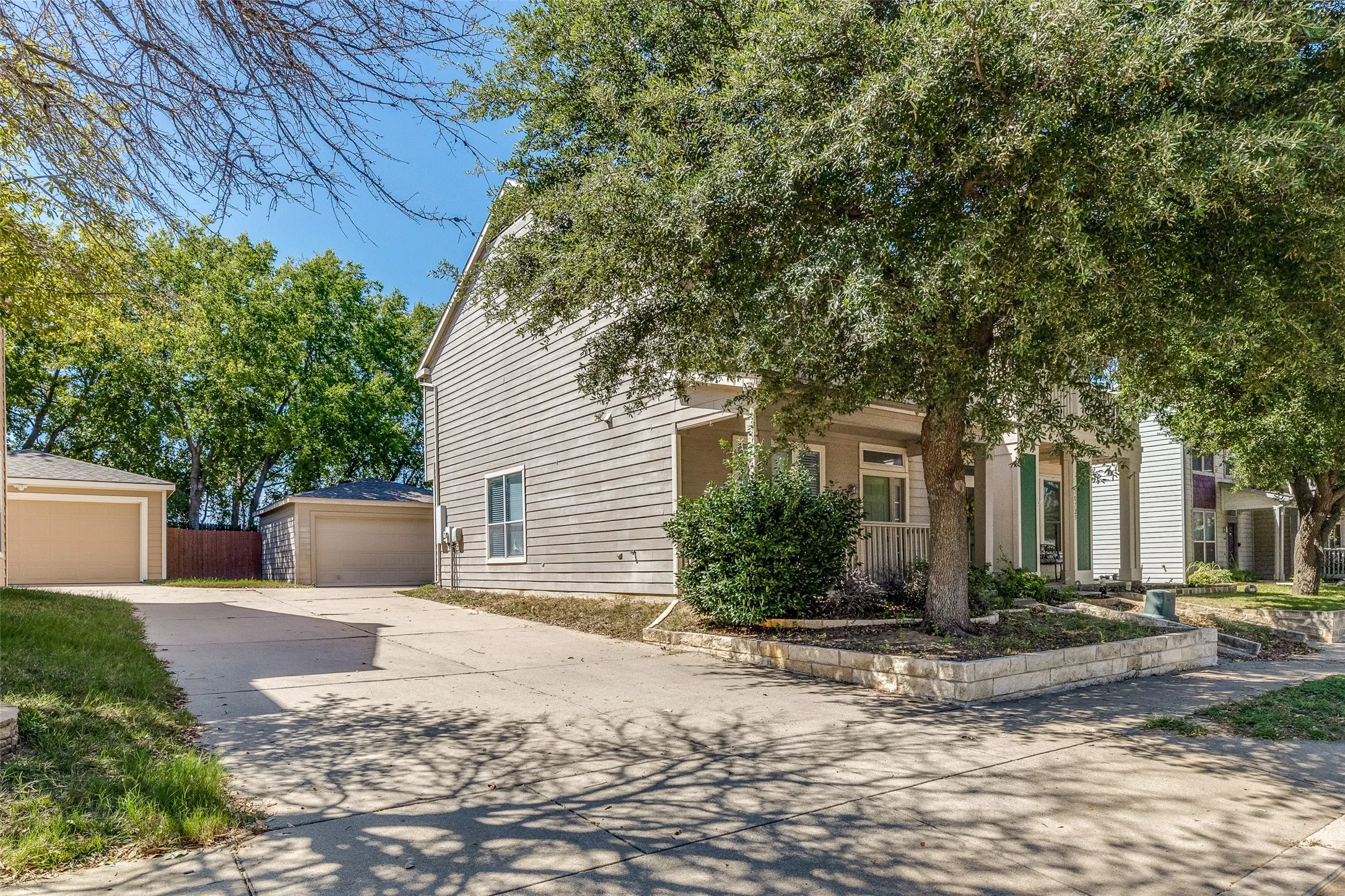 Single Family Residence For Rent in Tarrant County , 10721 Traymore Drive, Fort Worth, Texas 76244, 2 Bedroom, 3 Bathroom, 2 Garage spaces, 1,468 Sqft, built in 2006, mls#21363639, Real Estate Agent in Fort Worth, Homes For Rent in Tarrant county, Homes For Rent in Fort Worth, Realtor in Fort Worth Texas, Real Estate Brokerage Independent Realty Texas, Luminita Cordes Realtor