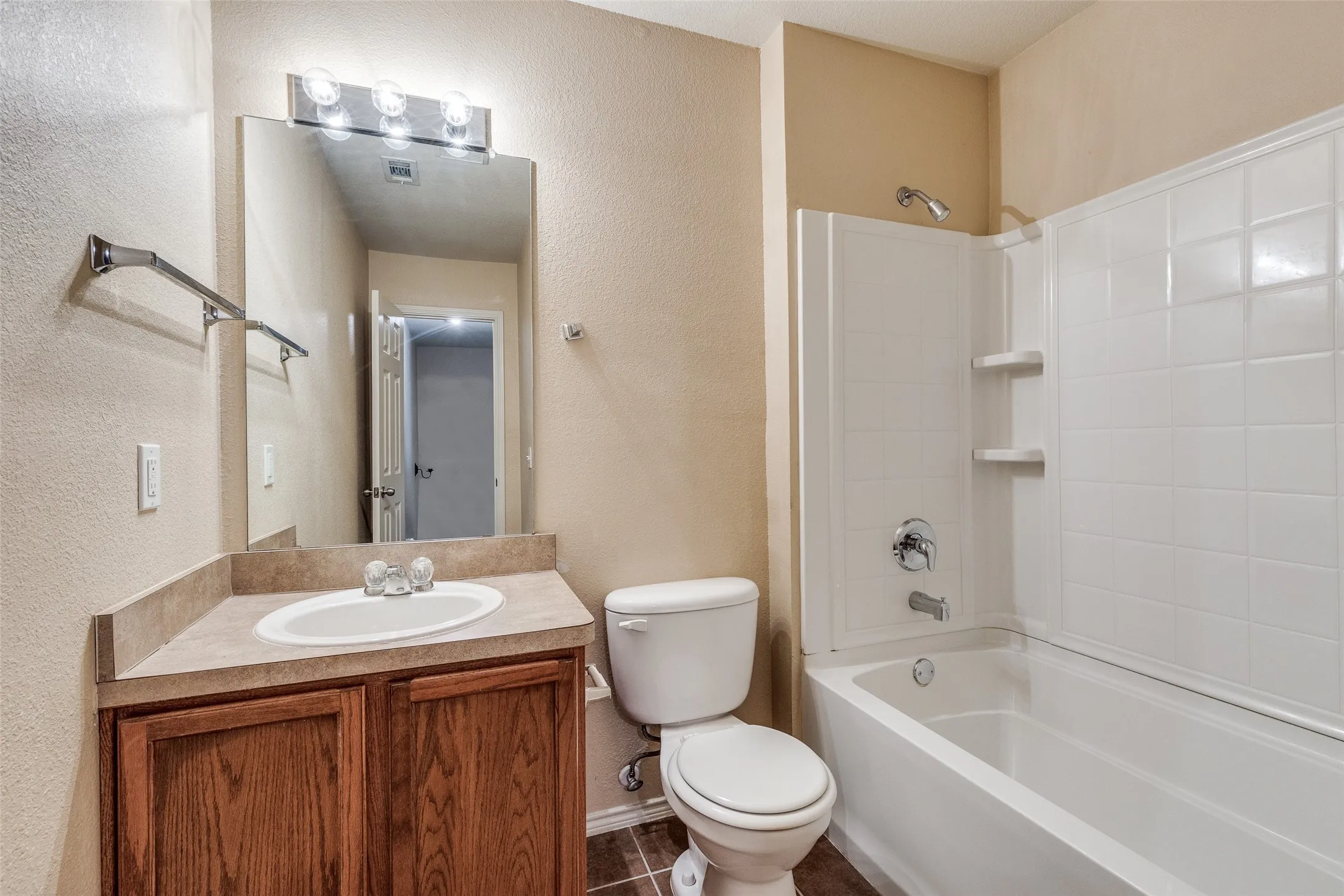 Single Family Residence For Rent in Tarrant County , 10721 Traymore Drive, Fort Worth, Texas 76244, 2 Bedroom, 3 Bathroom, 2 Garage spaces, 1,468 Sqft, built in 2006, mls#21363639, Real Estate Agent in Fort Worth, Homes For Rent in Tarrant county, Homes For Rent in Fort Worth, Realtor in Fort Worth Texas, Real Estate Brokerage Independent Realty Texas, Luminita Cordes Realtor