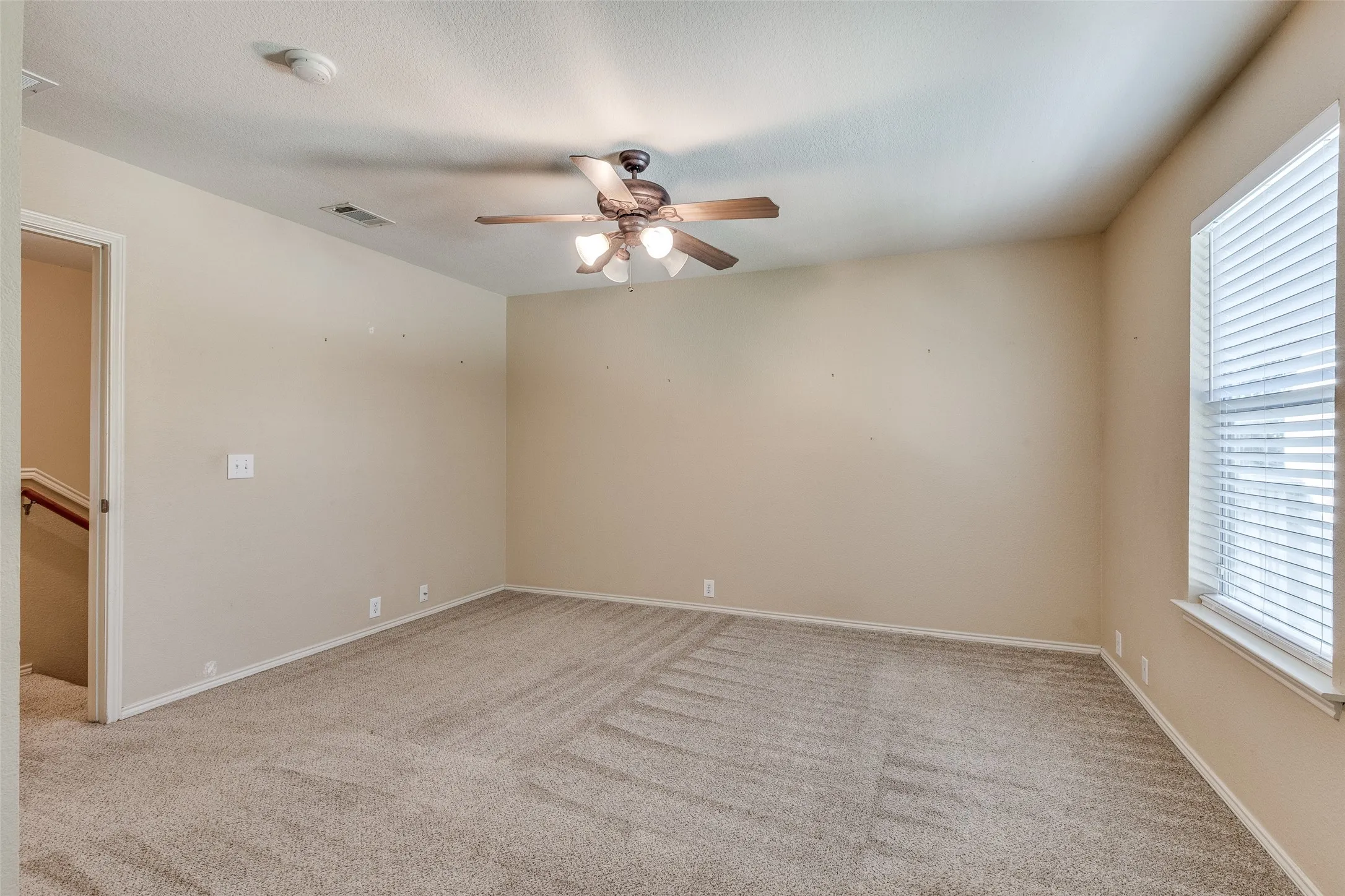 Single Family Residence For Rent in Tarrant County , 10721 Traymore Drive, Fort Worth, Texas 76244, 2 Bedroom, 3 Bathroom, 2 Garage spaces, 1,468 Sqft, built in 2006, mls#21363639, Real Estate Agent in Fort Worth, Homes For Rent in Tarrant county, Homes For Rent in Fort Worth, Realtor in Fort Worth Texas, Real Estate Brokerage Independent Realty Texas, Luminita Cordes Realtor