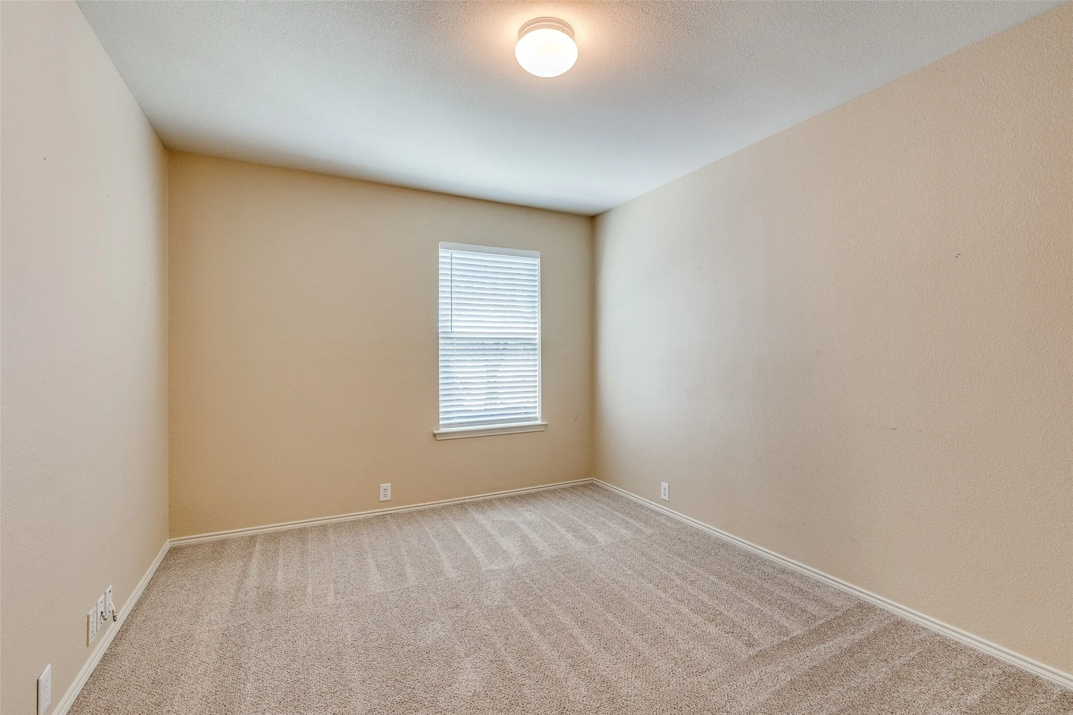 Single Family Residence For Rent in Tarrant County , 10721 Traymore Drive, Fort Worth, Texas 76244, 2 Bedroom, 3 Bathroom, 2 Garage spaces, 1,468 Sqft, built in 2006, mls#21363639, Real Estate Agent in Fort Worth, Homes For Rent in Tarrant county, Homes For Rent in Fort Worth, Realtor in Fort Worth Texas, Real Estate Brokerage Independent Realty Texas, Luminita Cordes Realtor