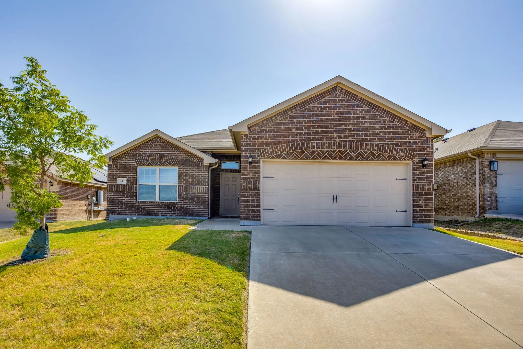 Single Family Residence For Sale in Tarrant County , 209 Balcones Drive, Fort Worth, Texas 76108, 3 Bedroom, 2 Bathroom, 2 Garage spaces, 1,628 Sqft, built in 2018, mls#21360964, Real Estate Agent in Fort Worth, Homes For Sale in Tarrant county, Homes For Sale in Fort Worth, Realtor in Fort Worth Texas, Real Estate Brokerage Independent Realty Texas, Luminita Cordes Realtor