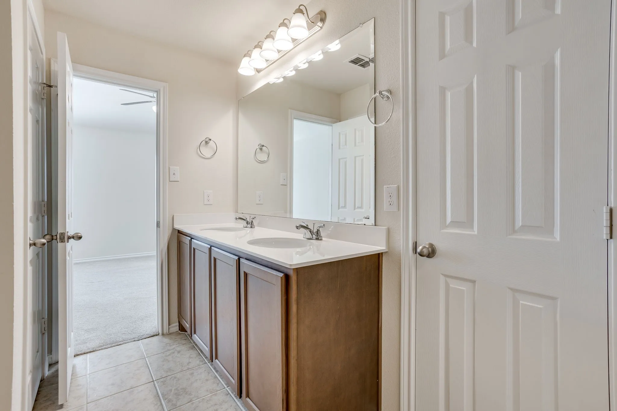 Single Family Residence For Sale in Tarrant County , 209 Balcones Drive, Fort Worth, Texas 76108, 3 Bedroom, 2 Bathroom, 2 Garage spaces, 1,628 Sqft, built in 2018, mls#21360964, Real Estate Agent in Fort Worth, Homes For Sale in Tarrant county, Homes For Sale in Fort Worth, Realtor in Fort Worth Texas, Real Estate Brokerage Independent Realty Texas, Luminita Cordes Realtor