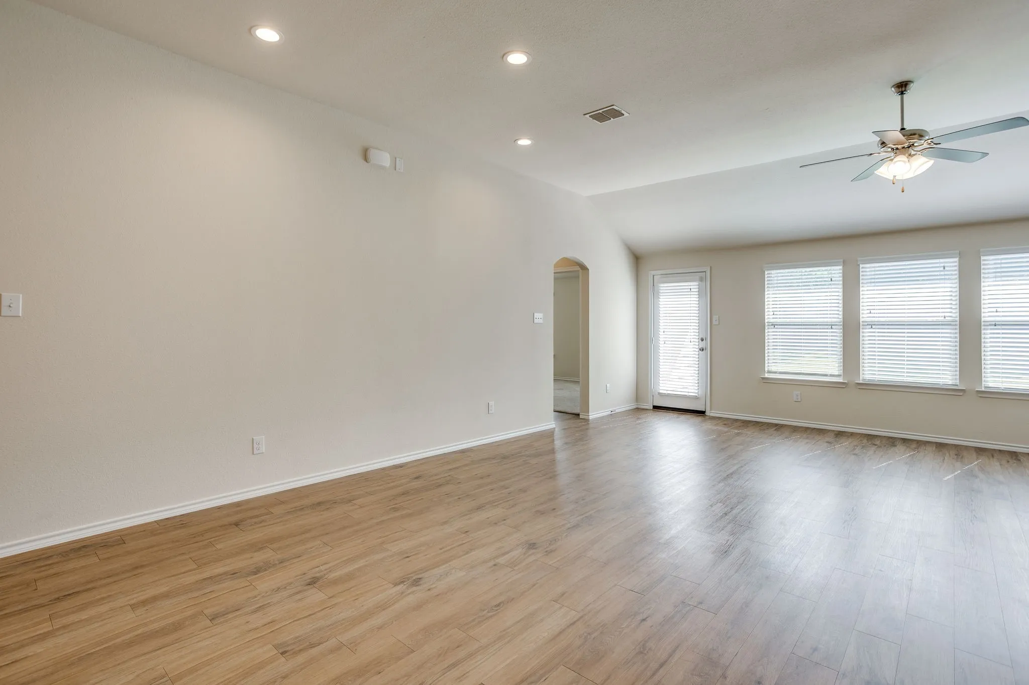 Single Family Residence For Sale in Tarrant County , 209 Balcones Drive, Fort Worth, Texas 76108, 3 Bedroom, 2 Bathroom, 2 Garage spaces, 1,628 Sqft, built in 2018, mls#21360964, Real Estate Agent in Fort Worth, Homes For Sale in Tarrant county, Homes For Sale in Fort Worth, Realtor in Fort Worth Texas, Real Estate Brokerage Independent Realty Texas, Luminita Cordes Realtor