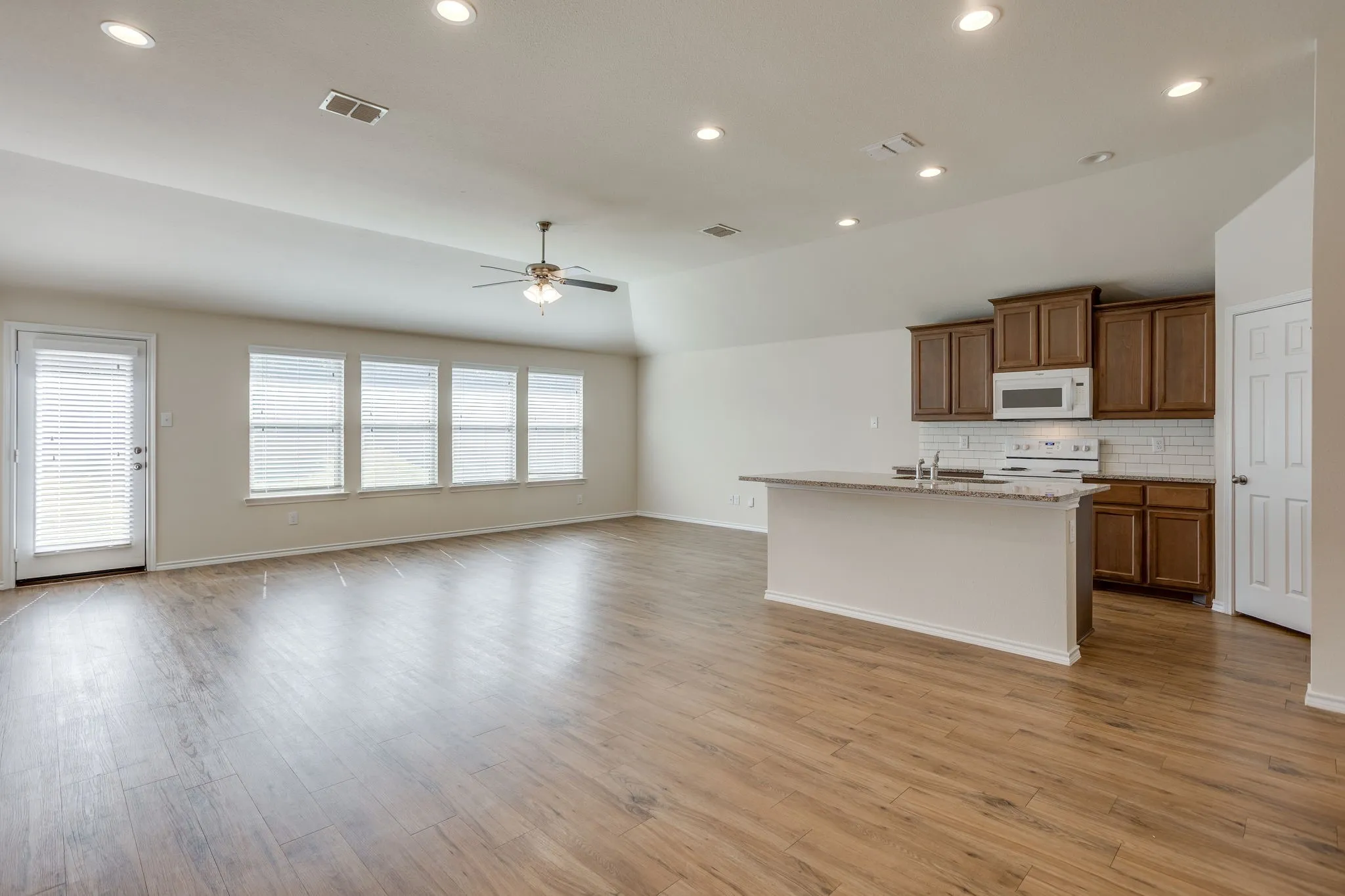 Single Family Residence For Sale in Tarrant County , 209 Balcones Drive, Fort Worth, Texas 76108, 3 Bedroom, 2 Bathroom, 2 Garage spaces, 1,628 Sqft, built in 2018, mls#21360964, Real Estate Agent in Fort Worth, Homes For Sale in Tarrant county, Homes For Sale in Fort Worth, Realtor in Fort Worth Texas, Real Estate Brokerage Independent Realty Texas, Luminita Cordes Realtor