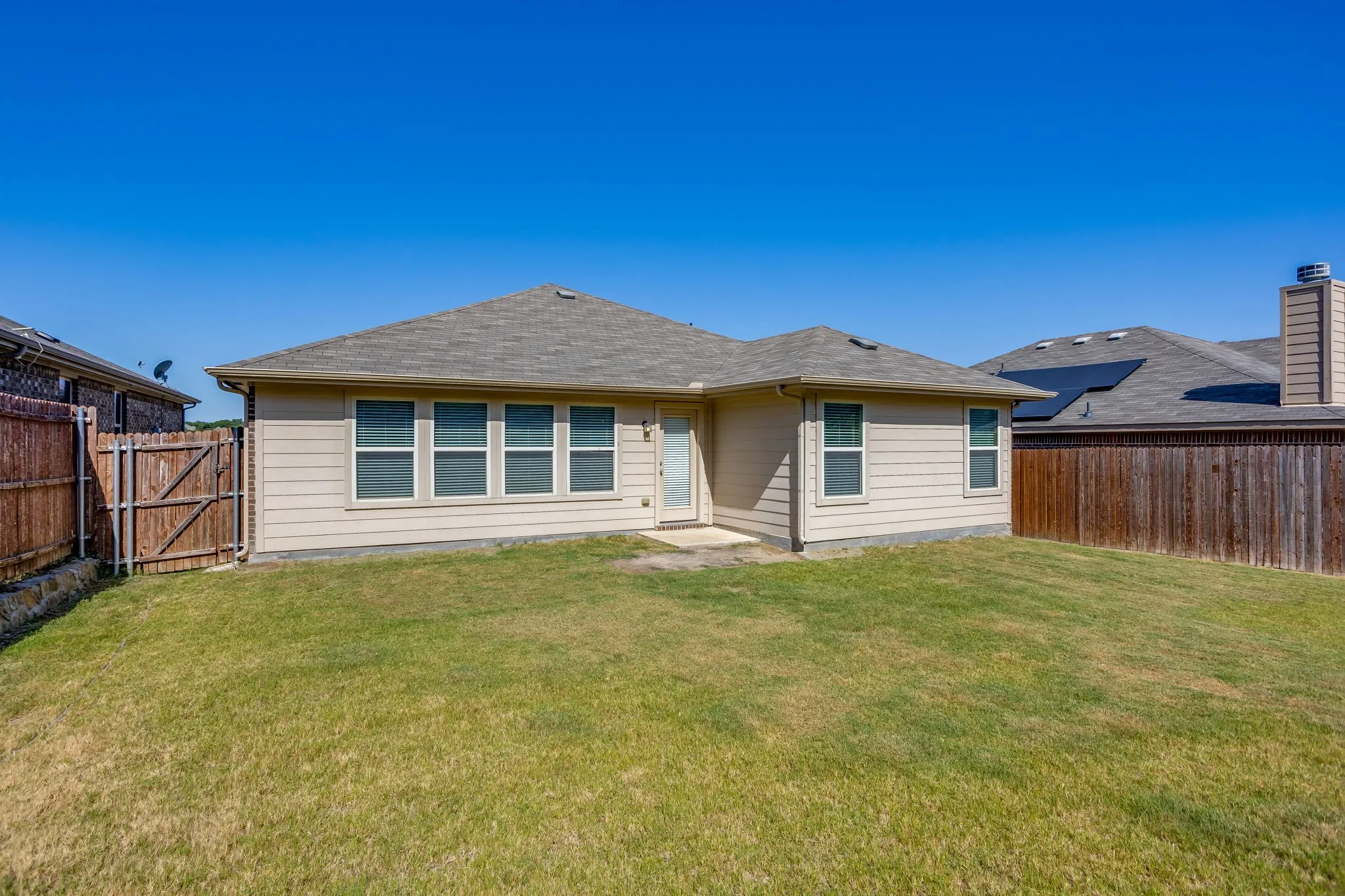 Single Family Residence For Sale in Tarrant County , 209 Balcones Drive, Fort Worth, Texas 76108, 3 Bedroom, 2 Bathroom, 2 Garage spaces, 1,628 Sqft, built in 2018, mls#21360964, Real Estate Agent in Fort Worth, Homes For Sale in Tarrant county, Homes For Sale in Fort Worth, Realtor in Fort Worth Texas, Real Estate Brokerage Independent Realty Texas, Luminita Cordes Realtor