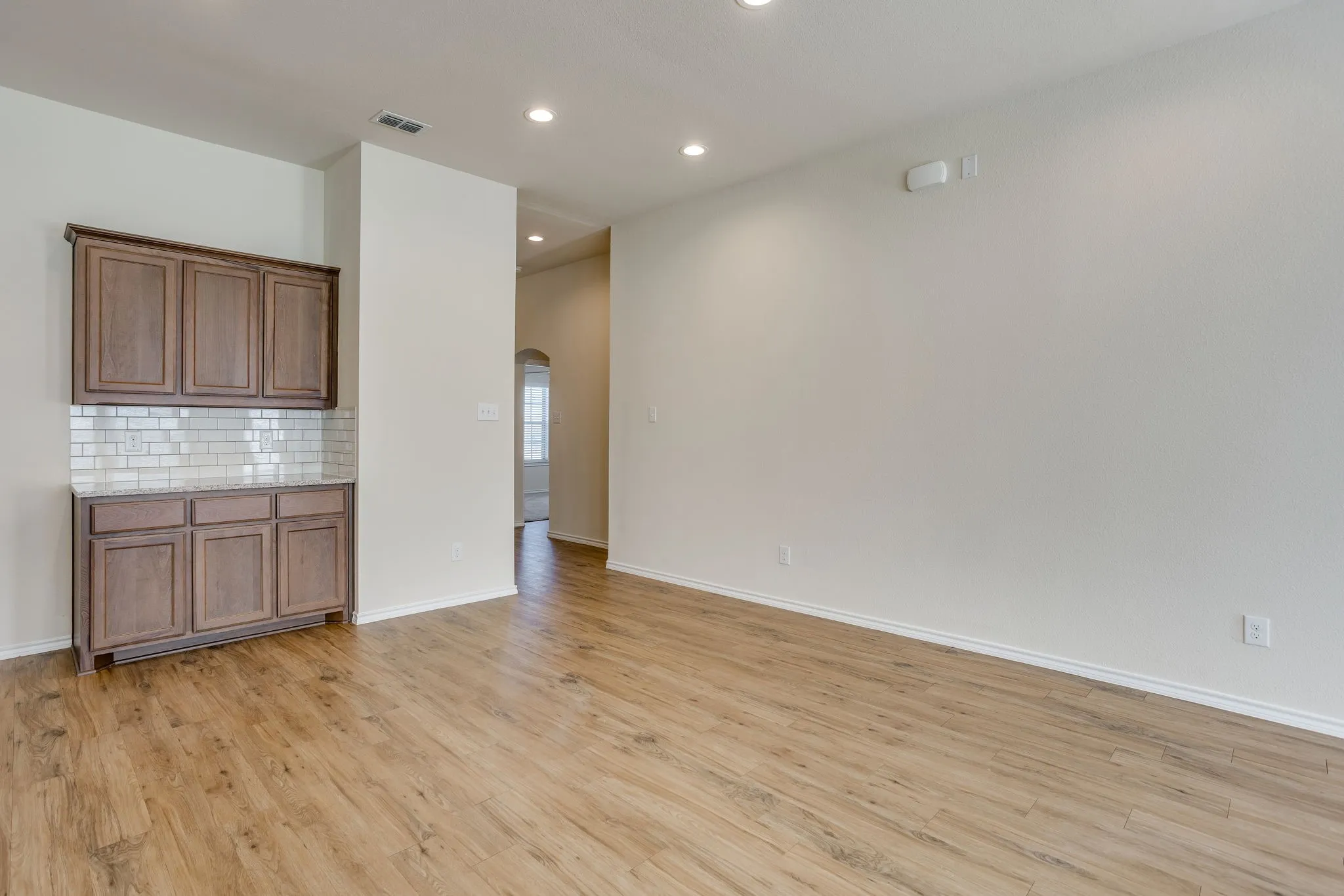 Single Family Residence For Sale in Tarrant County , 209 Balcones Drive, Fort Worth, Texas 76108, 3 Bedroom, 2 Bathroom, 2 Garage spaces, 1,628 Sqft, built in 2018, mls#21360964, Real Estate Agent in Fort Worth, Homes For Sale in Tarrant county, Homes For Sale in Fort Worth, Realtor in Fort Worth Texas, Real Estate Brokerage Independent Realty Texas, Luminita Cordes Realtor