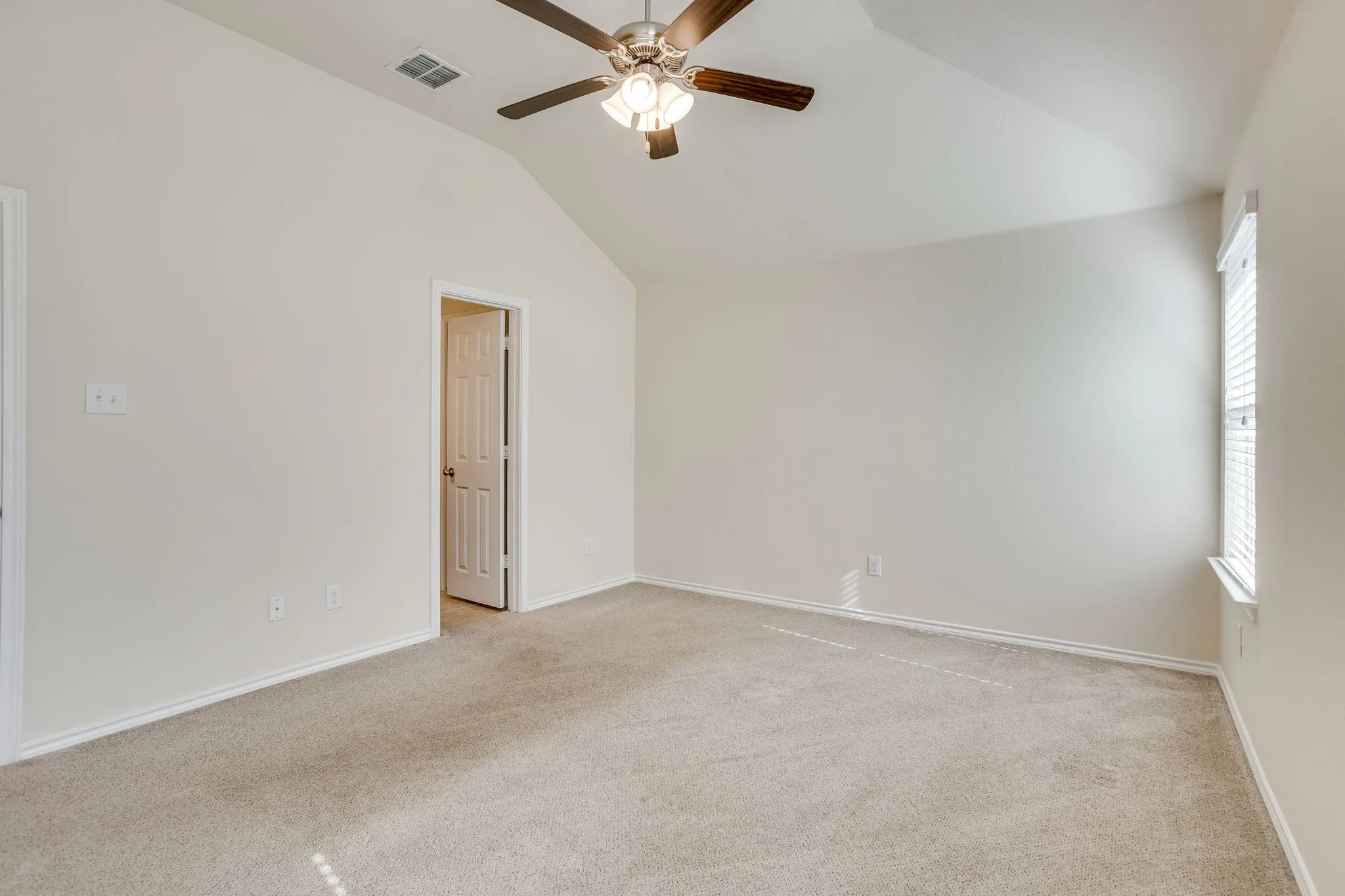 Single Family Residence For Sale in Tarrant County , 209 Balcones Drive, Fort Worth, Texas 76108, 3 Bedroom, 2 Bathroom, 2 Garage spaces, 1,628 Sqft, built in 2018, mls#21360964, Real Estate Agent in Fort Worth, Homes For Sale in Tarrant county, Homes For Sale in Fort Worth, Realtor in Fort Worth Texas, Real Estate Brokerage Independent Realty Texas, Luminita Cordes Realtor