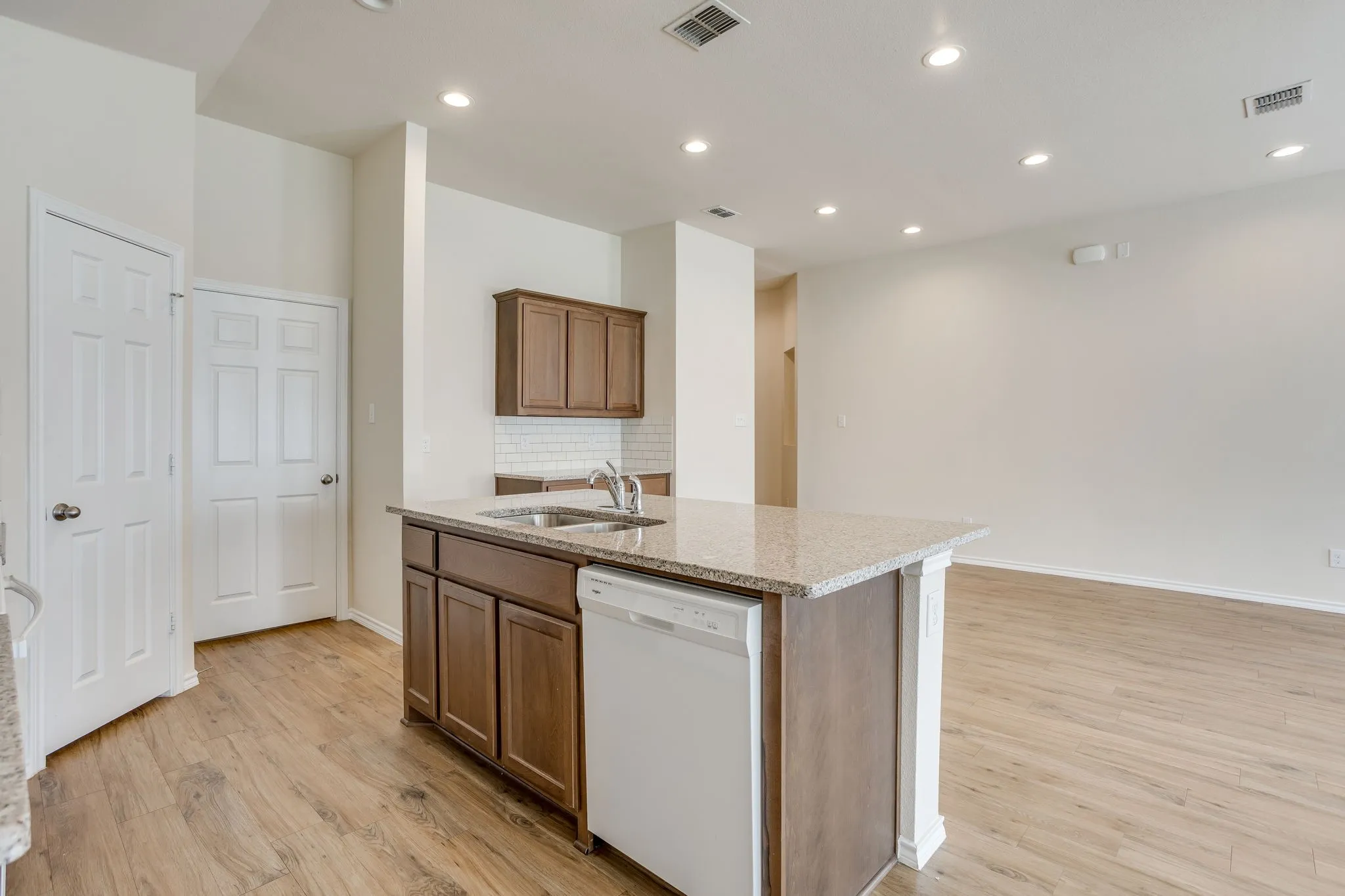 Single Family Residence For Sale in Tarrant County , 209 Balcones Drive, Fort Worth, Texas 76108, 3 Bedroom, 2 Bathroom, 2 Garage spaces, 1,628 Sqft, built in 2018, mls#21360964, Real Estate Agent in Fort Worth, Homes For Sale in Tarrant county, Homes For Sale in Fort Worth, Realtor in Fort Worth Texas, Real Estate Brokerage Independent Realty Texas, Luminita Cordes Realtor