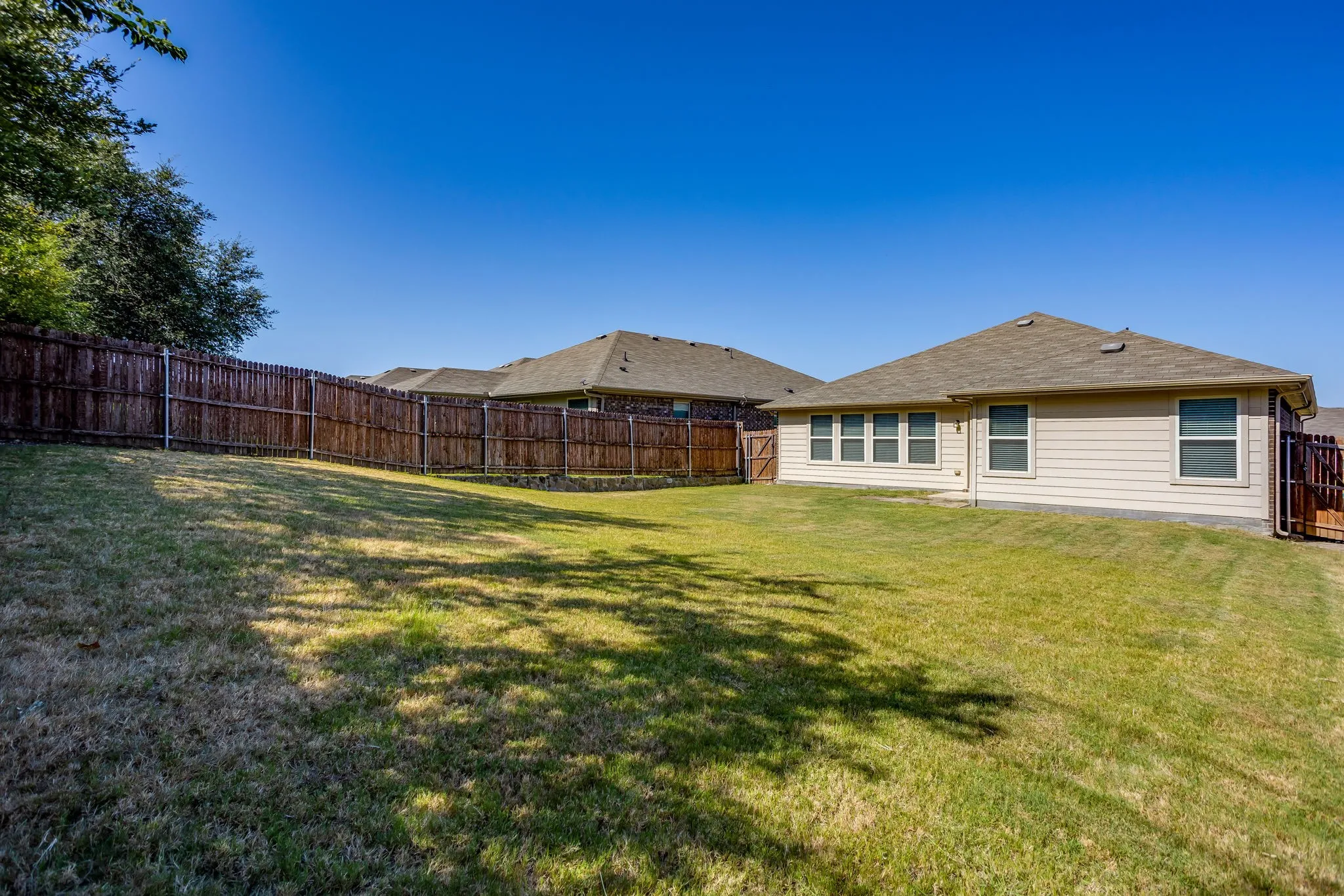 Single Family Residence For Sale in Tarrant County , 209 Balcones Drive, Fort Worth, Texas 76108, 3 Bedroom, 2 Bathroom, 2 Garage spaces, 1,628 Sqft, built in 2018, mls#21360964, Real Estate Agent in Fort Worth, Homes For Sale in Tarrant county, Homes For Sale in Fort Worth, Realtor in Fort Worth Texas, Real Estate Brokerage Independent Realty Texas, Luminita Cordes Realtor