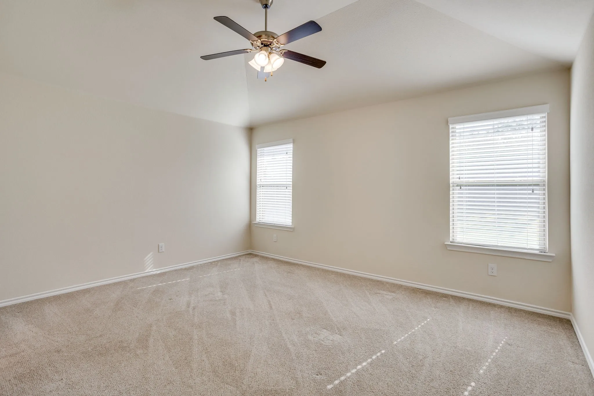 Single Family Residence For Sale in Tarrant County , 209 Balcones Drive, Fort Worth, Texas 76108, 3 Bedroom, 2 Bathroom, 2 Garage spaces, 1,628 Sqft, built in 2018, mls#21360964, Real Estate Agent in Fort Worth, Homes For Sale in Tarrant county, Homes For Sale in Fort Worth, Realtor in Fort Worth Texas, Real Estate Brokerage Independent Realty Texas, Luminita Cordes Realtor