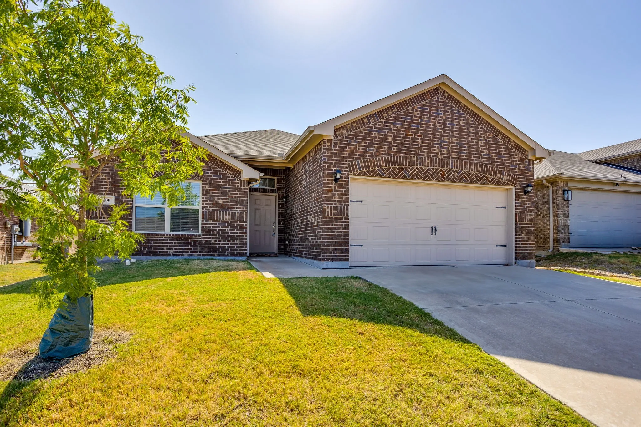 Single Family Residence For Sale in Tarrant County , 209 Balcones Drive, Fort Worth, Texas 76108, 3 Bedroom, 2 Bathroom, 2 Garage spaces, 1,628 Sqft, built in 2018, mls#21360964, Real Estate Agent in Fort Worth, Homes For Sale in Tarrant county, Homes For Sale in Fort Worth, Realtor in Fort Worth Texas, Real Estate Brokerage Independent Realty Texas, Luminita Cordes Realtor
