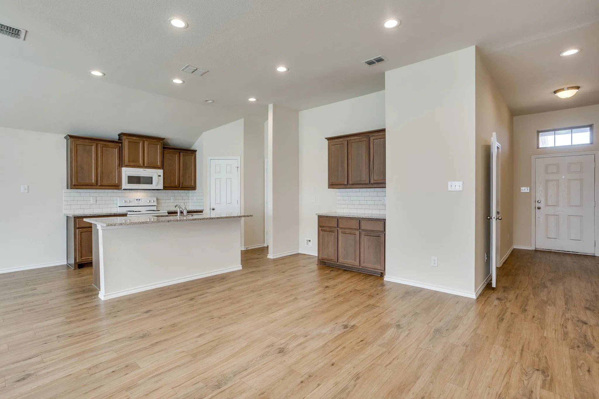 Single Family Residence For Sale in Tarrant County , 209 Balcones Drive, Fort Worth, Texas 76108, 3 Bedroom, 2 Bathroom, 2 Garage spaces, 1,628 Sqft, built in 2018, mls#21360964, Real Estate Agent in Fort Worth, Homes For Sale in Tarrant county, Homes For Sale in Fort Worth, Realtor in Fort Worth Texas, Real Estate Brokerage Independent Realty Texas, Luminita Cordes Realtor