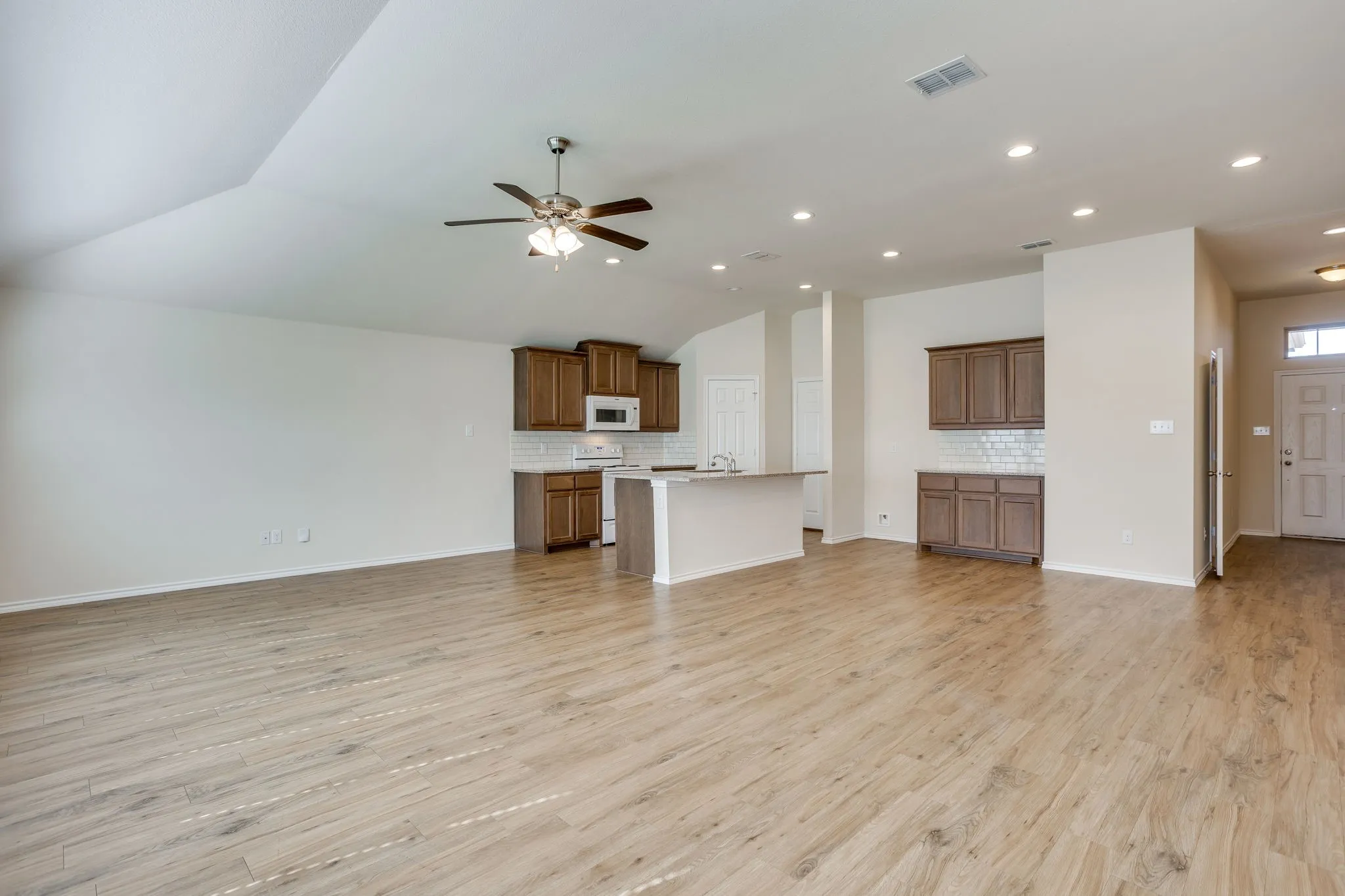 Single Family Residence For Sale in Tarrant County , 209 Balcones Drive, Fort Worth, Texas 76108, 3 Bedroom, 2 Bathroom, 2 Garage spaces, 1,628 Sqft, built in 2018, mls#21360964, Real Estate Agent in Fort Worth, Homes For Sale in Tarrant county, Homes For Sale in Fort Worth, Realtor in Fort Worth Texas, Real Estate Brokerage Independent Realty Texas, Luminita Cordes Realtor