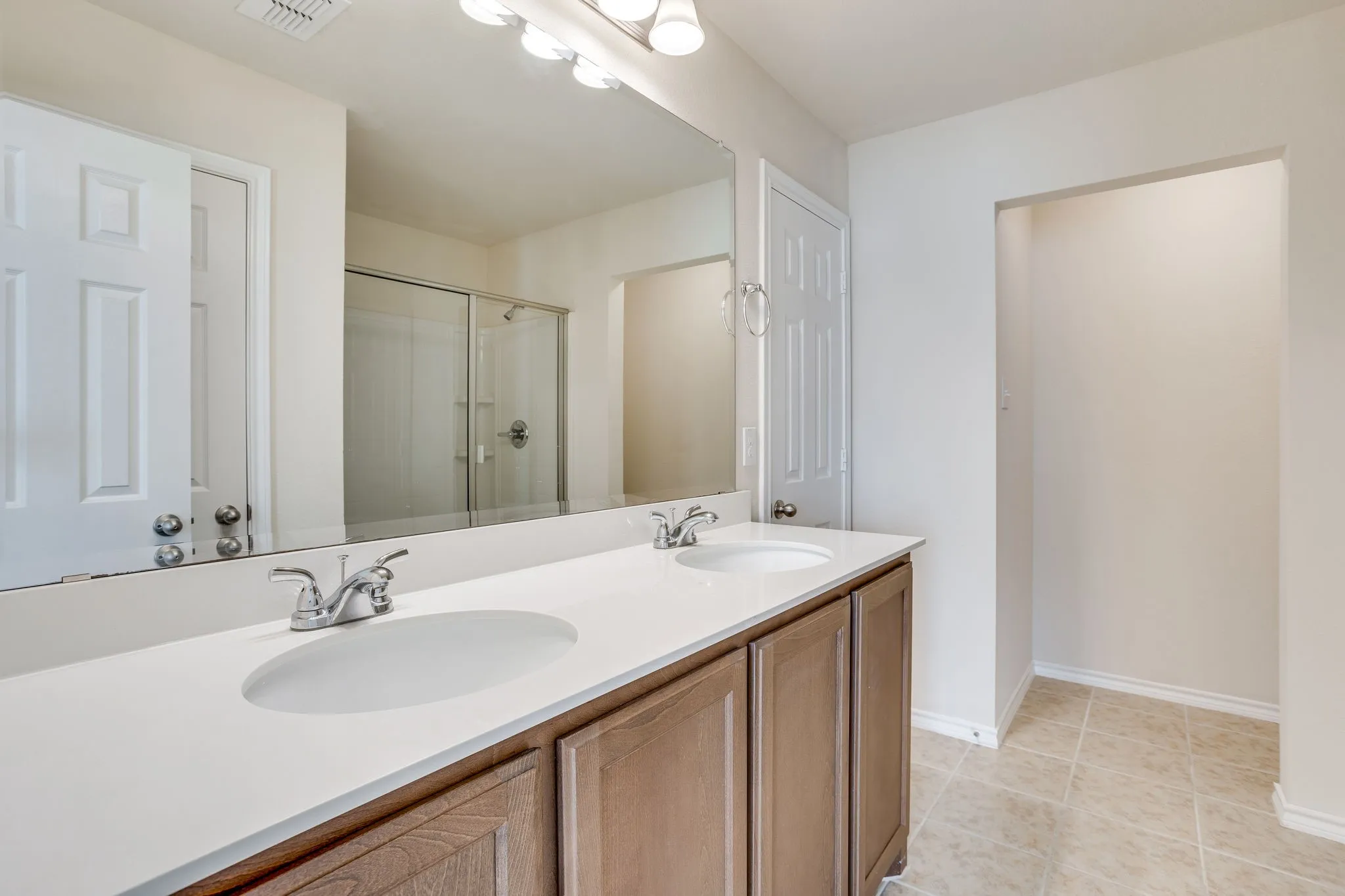 Single Family Residence For Sale in Tarrant County , 209 Balcones Drive, Fort Worth, Texas 76108, 3 Bedroom, 2 Bathroom, 2 Garage spaces, 1,628 Sqft, built in 2018, mls#21360964, Real Estate Agent in Fort Worth, Homes For Sale in Tarrant county, Homes For Sale in Fort Worth, Realtor in Fort Worth Texas, Real Estate Brokerage Independent Realty Texas, Luminita Cordes Realtor