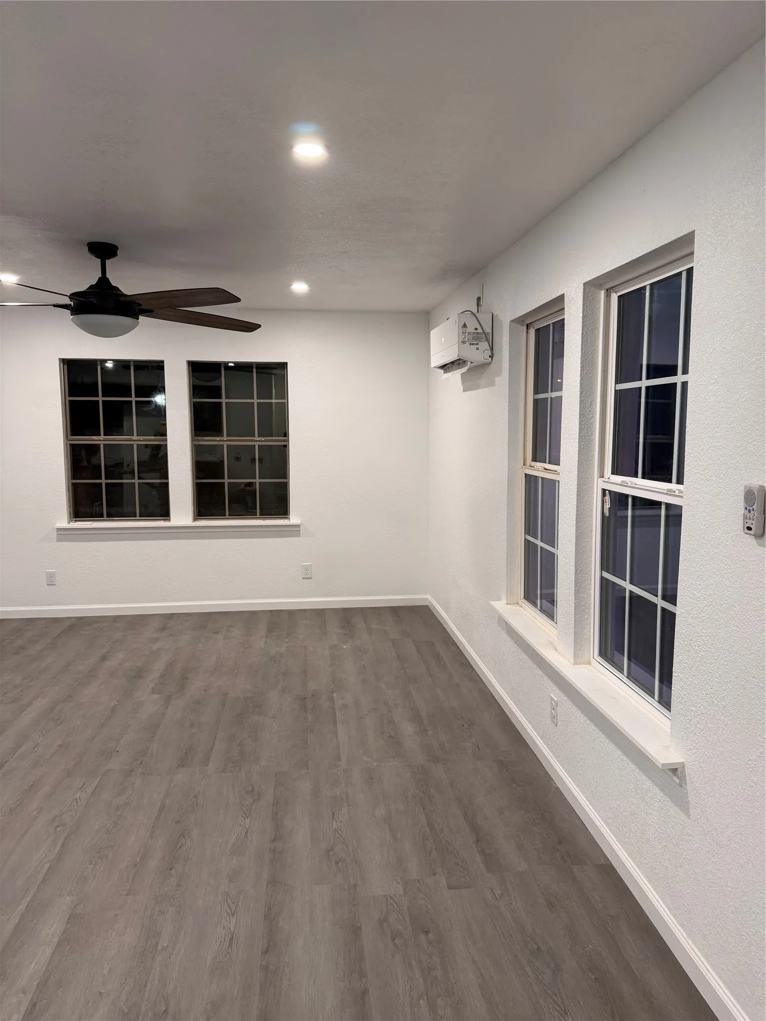 Single Family Residence For Sale in Taylor County , 1165 S 15th Street, Abilene, Texas 79602, 1 Bedroom, 1 Bathroom, Garage spaces, 752 Sqft, built in 1955, mls#21354859, Real Estate Agent in Abilene, Homes For Sale in Taylor county, Homes For Sale in Abilene, Realtor in Abilene Texas, Real Estate Brokerage Independent Realty Texas, Luminita Cordes Realtor
