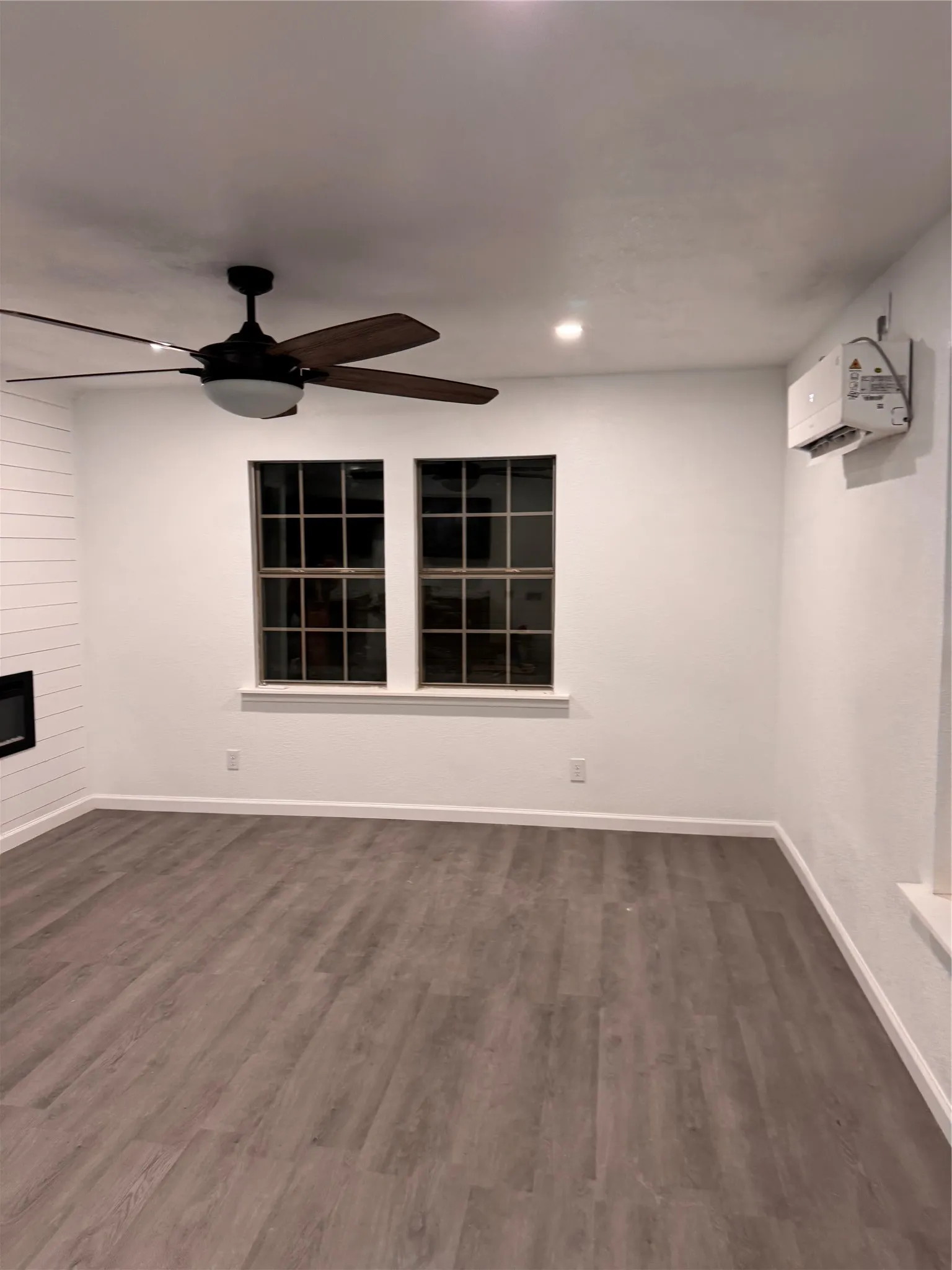 Single Family Residence For Sale in Taylor County , 1165 S 15th Street, Abilene, Texas 79602, 1 Bedroom, 1 Bathroom, Garage spaces, 752 Sqft, built in 1955, mls#21354859, Real Estate Agent in Abilene, Homes For Sale in Taylor county, Homes For Sale in Abilene, Realtor in Abilene Texas, Real Estate Brokerage Independent Realty Texas, Luminita Cordes Realtor