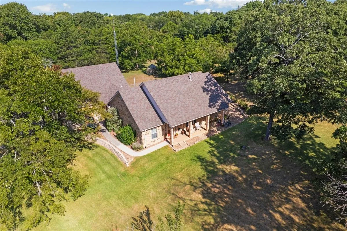 Single Family Residence For Sale in Grayson County , 1091 Cedar Hills Drive, Denison, Texas 75021, 3 Bedroom, 3 Bathroom, 2 Garage spaces, 2,066 Sqft, built in 2005, mls#21337931, Real Estate Agent in Denison, Homes For Sale in Grayson county, Homes For Sale in Denison, Realtor in Denison Texas, Real Estate Brokerage Independent Realty Texas, Luminita Cordes Realtor