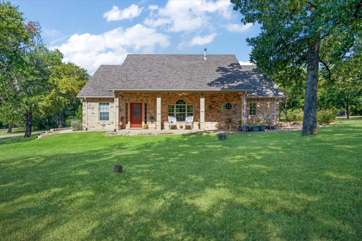 Single Family Residence For Sale in Grayson County , 1091 Cedar Hills Drive, Denison, Texas 75021, 3 Bedroom, 3 Bathroom, 2 Garage spaces, 2,066 Sqft, built in 2005, mls#21337931, Real Estate Agent in Denison, Homes For Sale in Grayson county, Homes For Sale in Denison, Realtor in Denison Texas, Real Estate Brokerage Independent Realty Texas, Luminita Cordes Realtor
