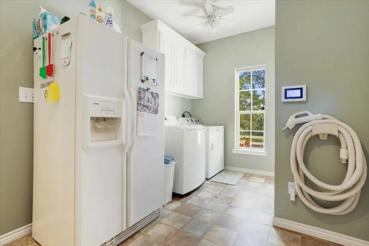 Single Family Residence For Sale in Grayson County , 1091 Cedar Hills Drive, Denison, Texas 75021, 3 Bedroom, 3 Bathroom, 2 Garage spaces, 2,066 Sqft, built in 2005, mls#21337931, Real Estate Agent in Denison, Homes For Sale in Grayson county, Homes For Sale in Denison, Realtor in Denison Texas, Real Estate Brokerage Independent Realty Texas, Luminita Cordes Realtor