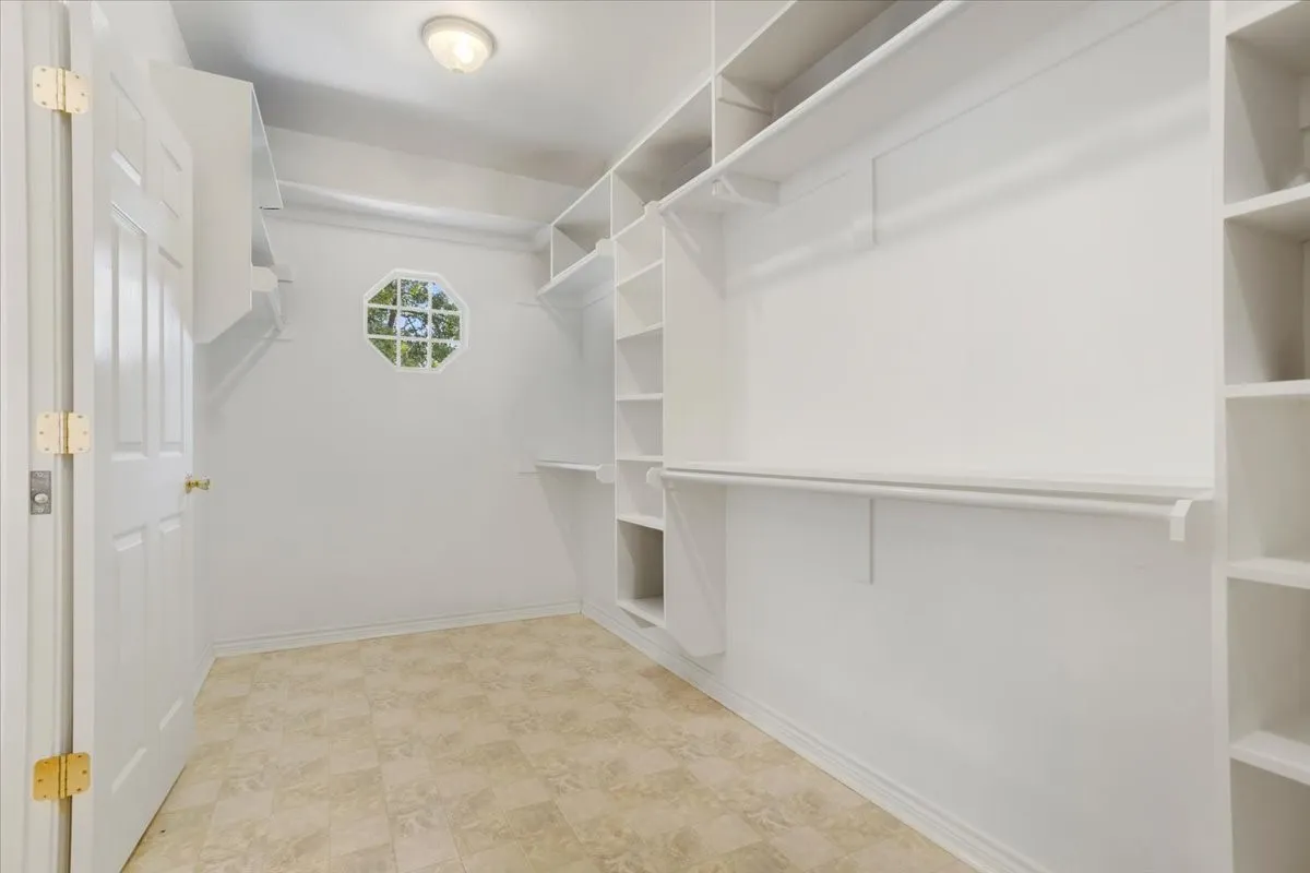 Single Family Residence For Sale in Grayson County , 1091 Cedar Hills Drive, Denison, Texas 75021, 3 Bedroom, 3 Bathroom, 2 Garage spaces, 2,066 Sqft, built in 2005, mls#21337931, Real Estate Agent in Denison, Homes For Sale in Grayson county, Homes For Sale in Denison, Realtor in Denison Texas, Real Estate Brokerage Independent Realty Texas, Luminita Cordes Realtor