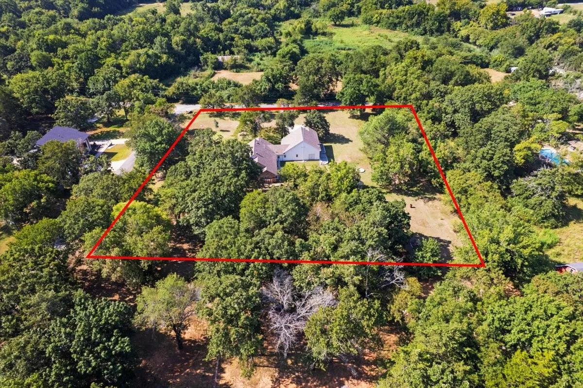 Single Family Residence For Sale in Grayson County , 1091 Cedar Hills Drive, Denison, Texas 75021, 3 Bedroom, 3 Bathroom, 2 Garage spaces, 2,066 Sqft, built in 2005, mls#21337931, Real Estate Agent in Denison, Homes For Sale in Grayson county, Homes For Sale in Denison, Realtor in Denison Texas, Real Estate Brokerage Independent Realty Texas, Luminita Cordes Realtor