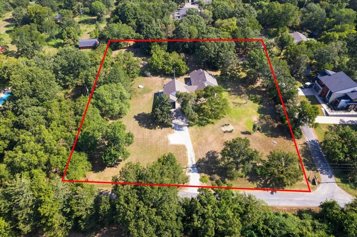 Single Family Residence For Sale in Grayson County , 1091 Cedar Hills Drive, Denison, Texas 75021, 3 Bedroom, 3 Bathroom, 2 Garage spaces, 2,066 Sqft, built in 2005, mls#21337931, Real Estate Agent in Denison, Homes For Sale in Grayson county, Homes For Sale in Denison, Realtor in Denison Texas, Real Estate Brokerage Independent Realty Texas, Luminita Cordes Realtor