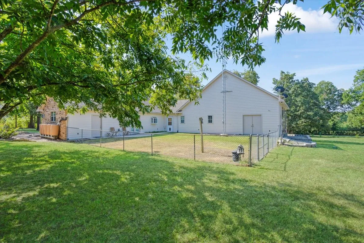 Single Family Residence For Sale in Grayson County , 1091 Cedar Hills Drive, Denison, Texas 75021, 3 Bedroom, 3 Bathroom, 2 Garage spaces, 2,066 Sqft, built in 2005, mls#21337931, Real Estate Agent in Denison, Homes For Sale in Grayson county, Homes For Sale in Denison, Realtor in Denison Texas, Real Estate Brokerage Independent Realty Texas, Luminita Cordes Realtor