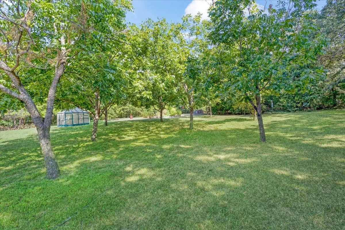 Single Family Residence For Sale in Grayson County , 1091 Cedar Hills Drive, Denison, Texas 75021, 3 Bedroom, 3 Bathroom, 2 Garage spaces, 2,066 Sqft, built in 2005, mls#21337931, Real Estate Agent in Denison, Homes For Sale in Grayson county, Homes For Sale in Denison, Realtor in Denison Texas, Real Estate Brokerage Independent Realty Texas, Luminita Cordes Realtor