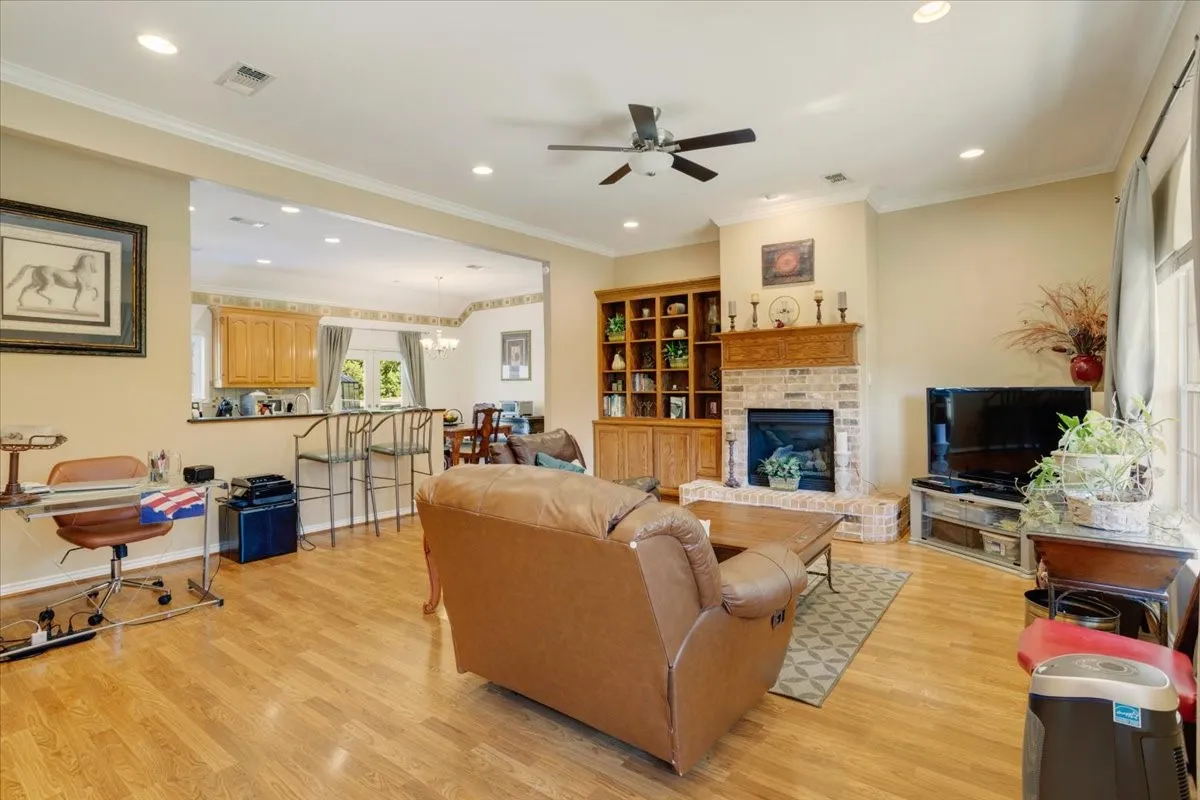 Single Family Residence For Sale in Grayson County , 1091 Cedar Hills Drive, Denison, Texas 75021, 3 Bedroom, 3 Bathroom, 2 Garage spaces, 2,066 Sqft, built in 2005, mls#21337931, Real Estate Agent in Denison, Homes For Sale in Grayson county, Homes For Sale in Denison, Realtor in Denison Texas, Real Estate Brokerage Independent Realty Texas, Luminita Cordes Realtor