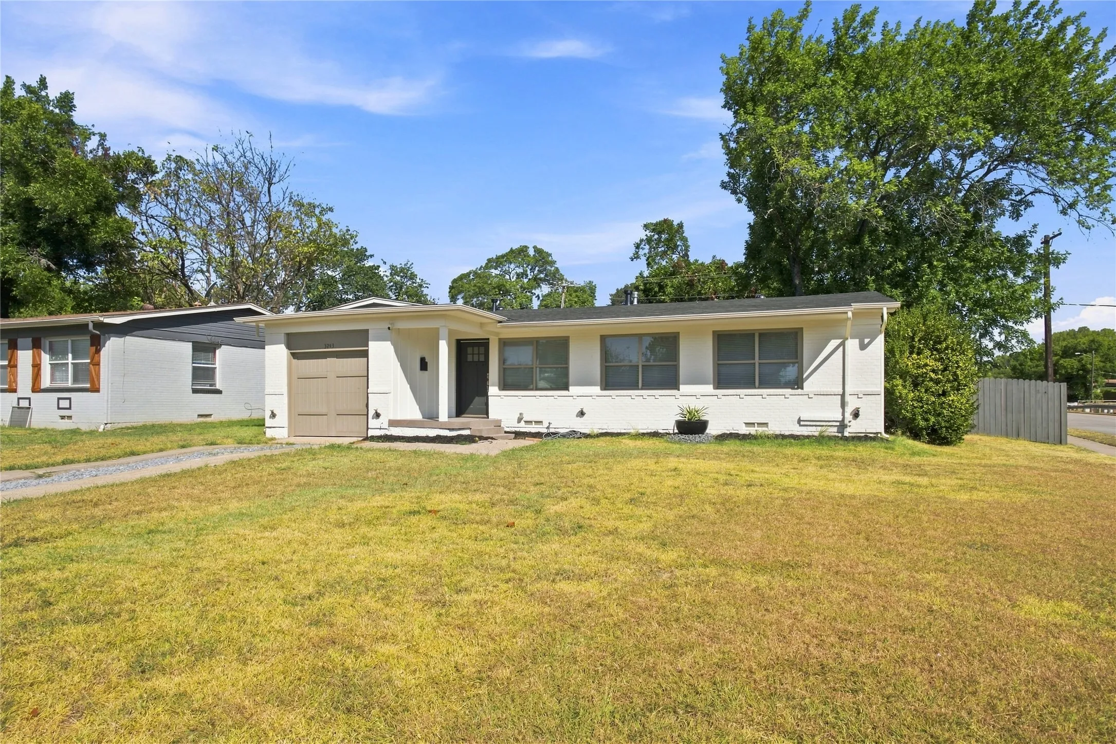 Single Family Residence For Sale in Dallas County , 3243 Mayhew Drive, Dallas, Texas 75228, 3 Bedroom, 2 Bathroom, 1 Garage spaces, 1,077 Sqft, built in 1954, mls#21363661, Real Estate Agent in Dallas, Homes For Sale in Dallas county, Homes For Sale in Dallas, Realtor in Dallas Texas, Real Estate Brokerage Independent Realty Texas, Luminita Cordes Realtor