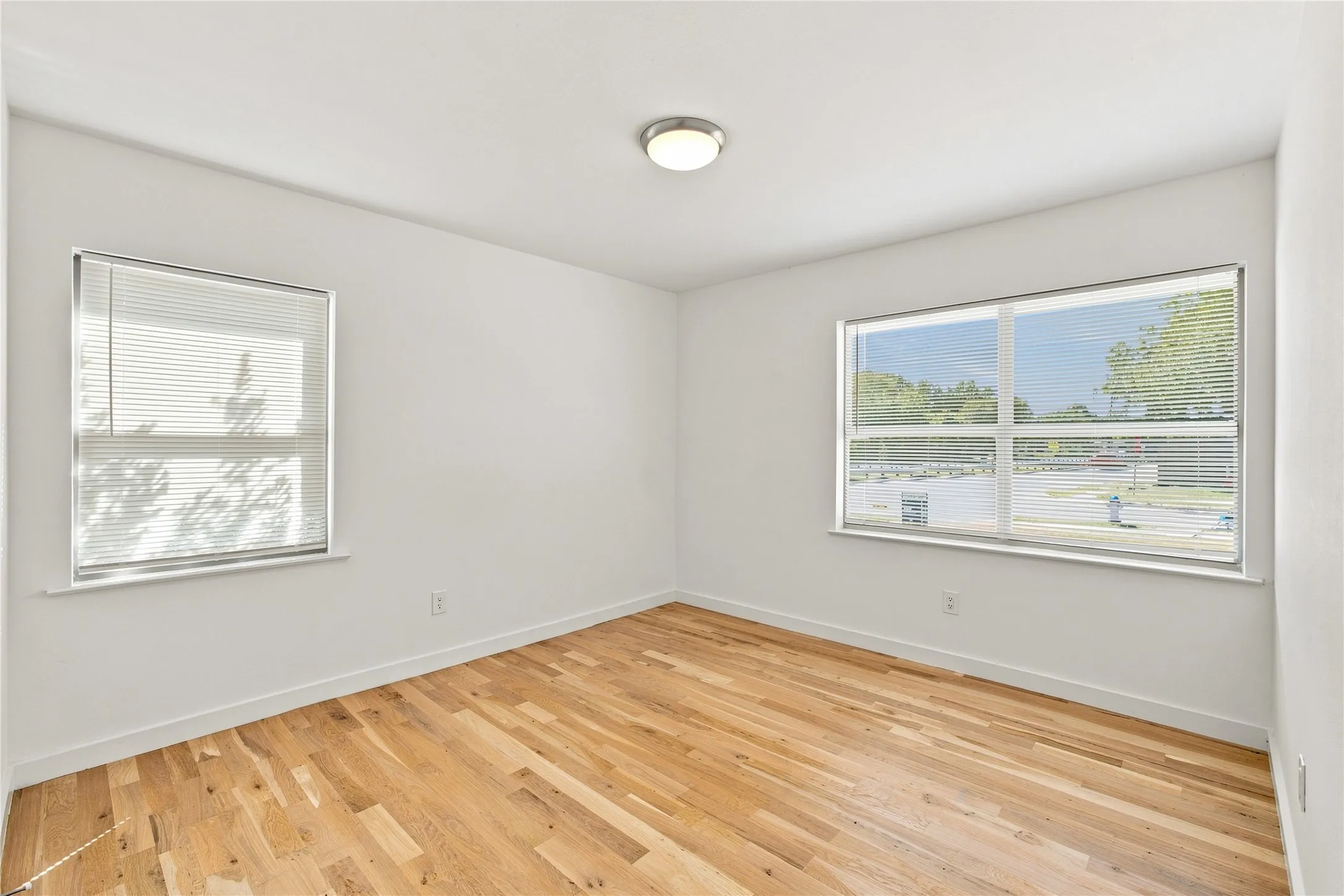 Single Family Residence For Sale in Dallas County , 3243 Mayhew Drive, Dallas, Texas 75228, 3 Bedroom, 2 Bathroom, 1 Garage spaces, 1,077 Sqft, built in 1954, mls#21363661, Real Estate Agent in Dallas, Homes For Sale in Dallas county, Homes For Sale in Dallas, Realtor in Dallas Texas, Real Estate Brokerage Independent Realty Texas, Luminita Cordes Realtor