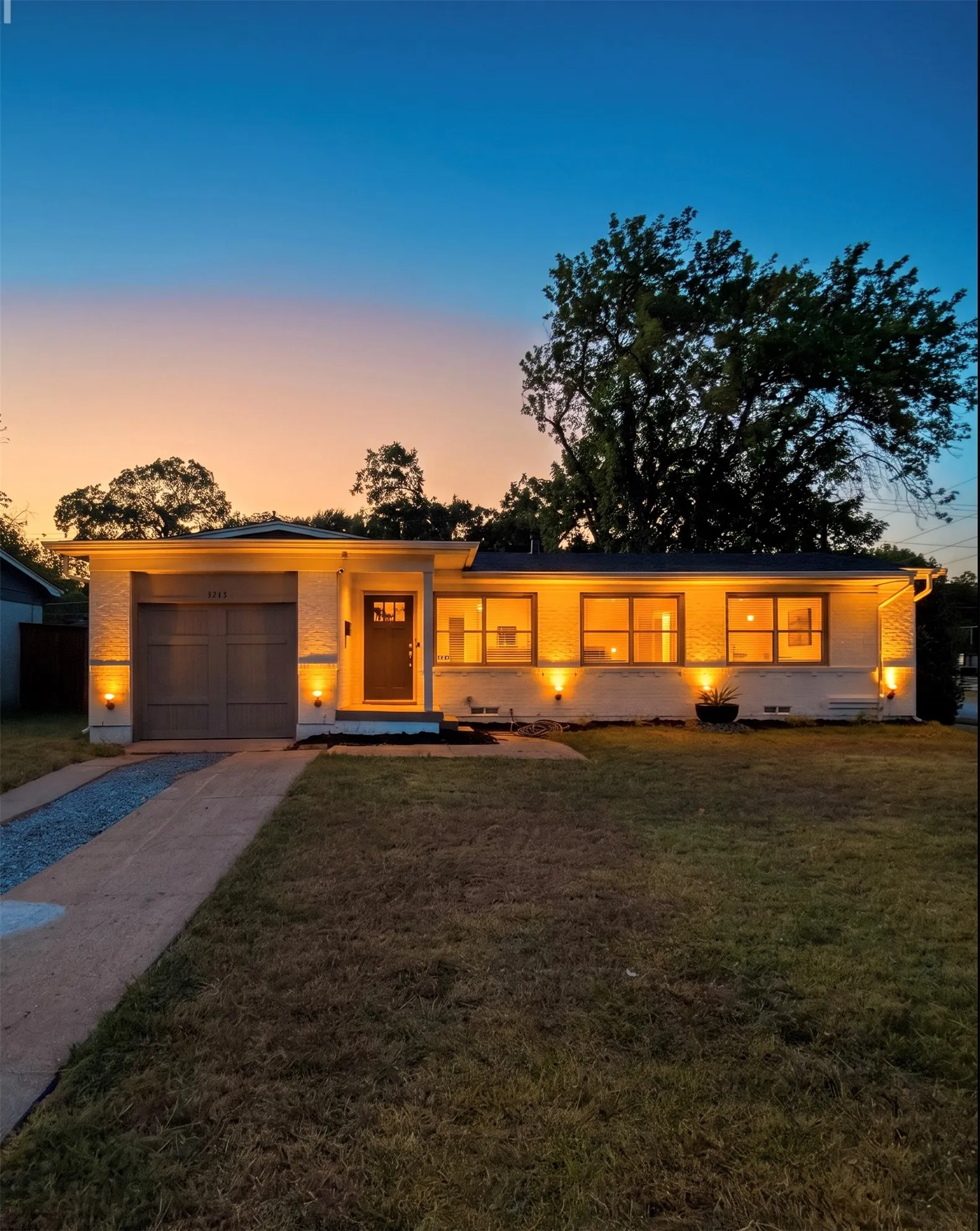 Single Family Residence For Sale in Dallas County , 3243 Mayhew Drive, Dallas, Texas 75228, 3 Bedroom, 2 Bathroom, 1 Garage spaces, 1,077 Sqft, built in 1954, mls#21363661, Real Estate Agent in Dallas, Homes For Sale in Dallas county, Homes For Sale in Dallas, Realtor in Dallas Texas, Real Estate Brokerage Independent Realty Texas, Luminita Cordes Realtor