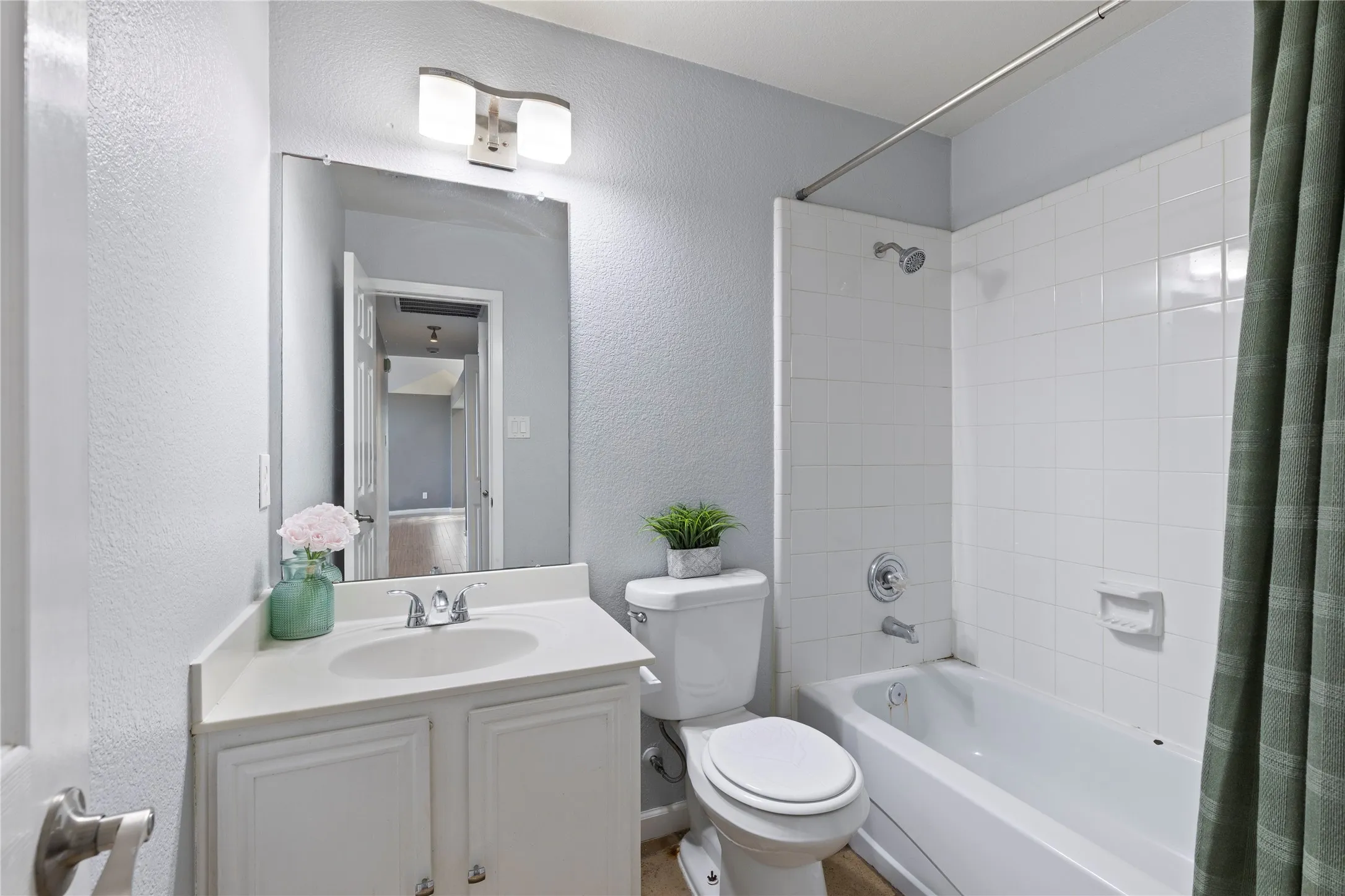 Single Family Residence For Sale in Dallas County , 1302 Ryan Drive, Mesquite, Texas 75149, 3 Bedroom, 2 Bathroom, 2 Garage spaces, 1,763 Sqft, built in 1999, mls#21363664, Real Estate Agent in Mesquite, Homes For Sale in Dallas county, Homes For Sale in Mesquite, Realtor in Mesquite Texas, Real Estate Brokerage Independent Realty Texas, Luminita Cordes Realtor