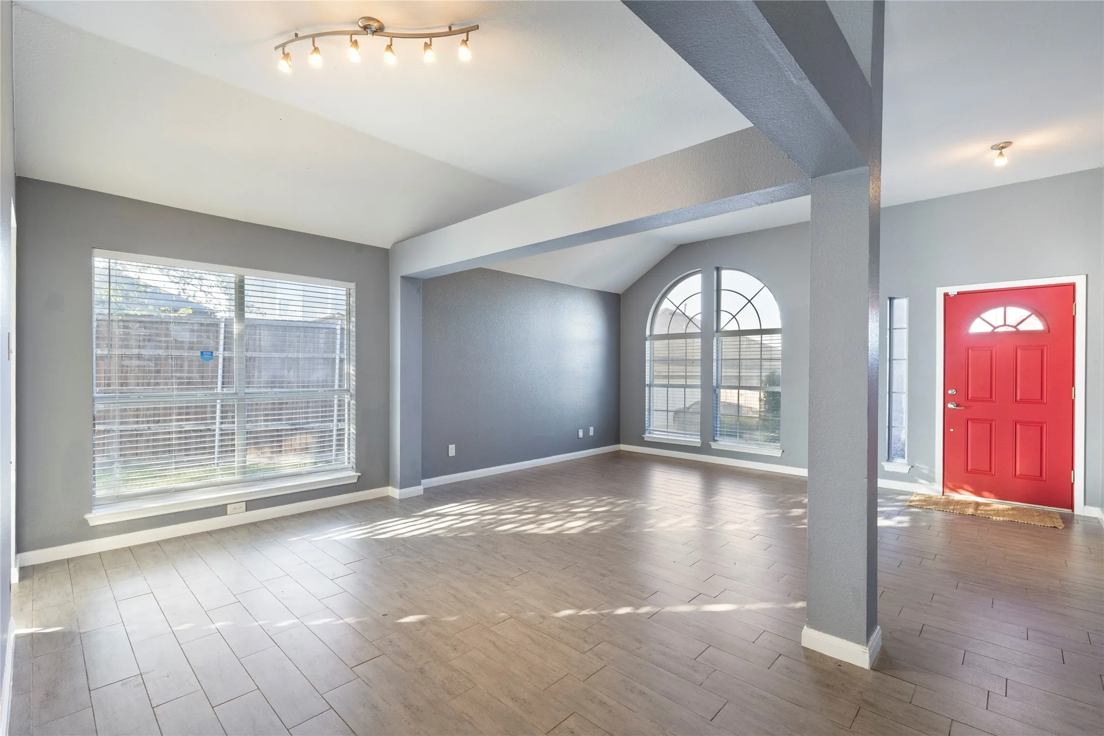 Single Family Residence For Sale in Dallas County , 1302 Ryan Drive, Mesquite, Texas 75149, 3 Bedroom, 2 Bathroom, 2 Garage spaces, 1,763 Sqft, built in 1999, mls#21363664, Real Estate Agent in Mesquite, Homes For Sale in Dallas county, Homes For Sale in Mesquite, Realtor in Mesquite Texas, Real Estate Brokerage Independent Realty Texas, Luminita Cordes Realtor