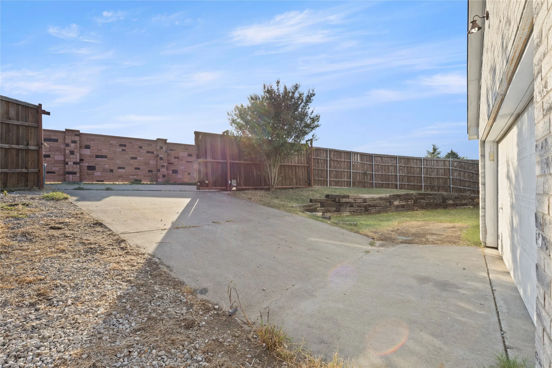 Single Family Residence For Sale in Dallas County , 1302 Ryan Drive, Mesquite, Texas 75149, 3 Bedroom, 2 Bathroom, 2 Garage spaces, 1,763 Sqft, built in 1999, mls#21363664, Real Estate Agent in Mesquite, Homes For Sale in Dallas county, Homes For Sale in Mesquite, Realtor in Mesquite Texas, Real Estate Brokerage Independent Realty Texas, Luminita Cordes Realtor