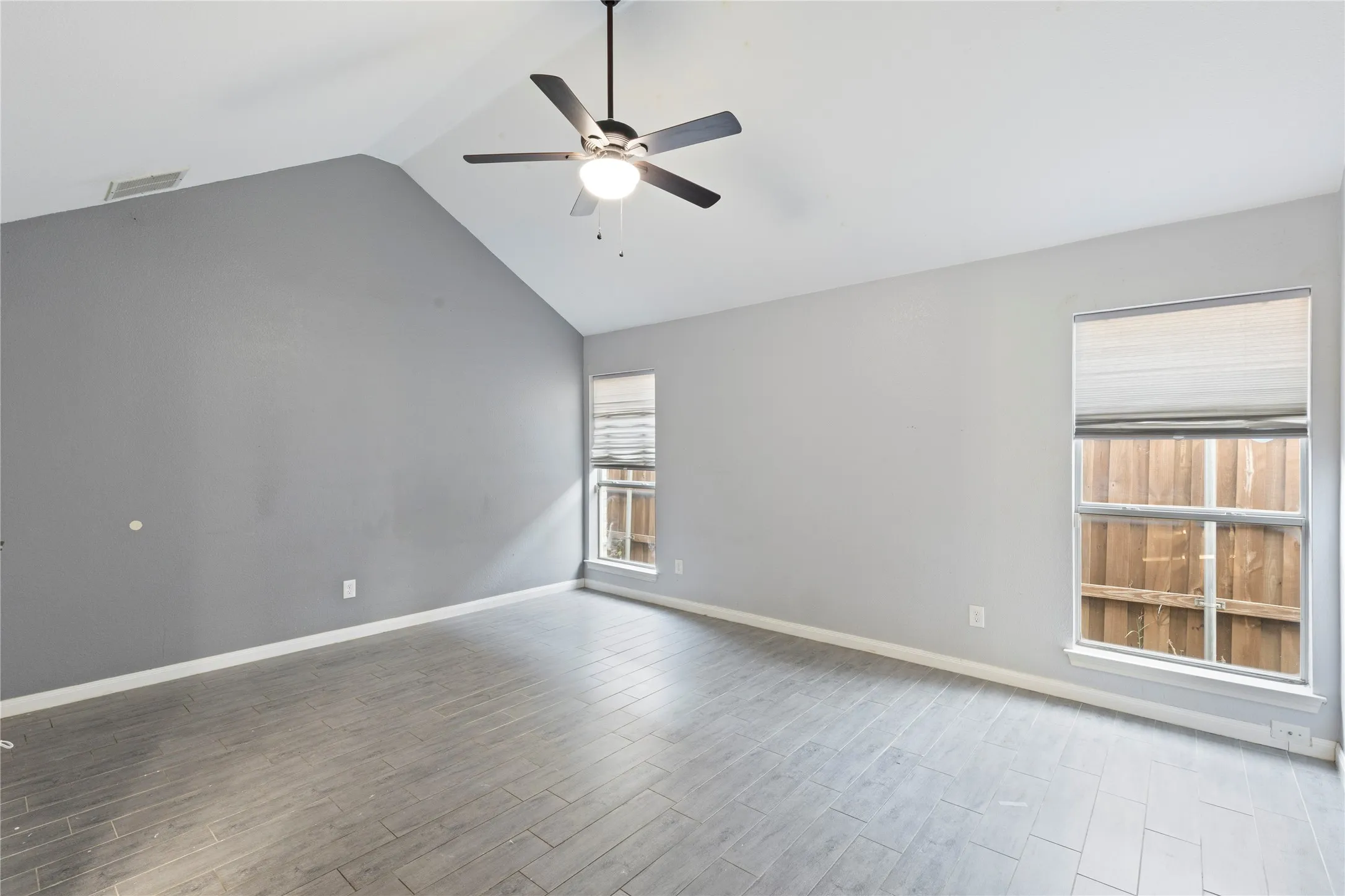 Single Family Residence For Sale in Dallas County , 1302 Ryan Drive, Mesquite, Texas 75149, 3 Bedroom, 2 Bathroom, 2 Garage spaces, 1,763 Sqft, built in 1999, mls#21363664, Real Estate Agent in Mesquite, Homes For Sale in Dallas county, Homes For Sale in Mesquite, Realtor in Mesquite Texas, Real Estate Brokerage Independent Realty Texas, Luminita Cordes Realtor