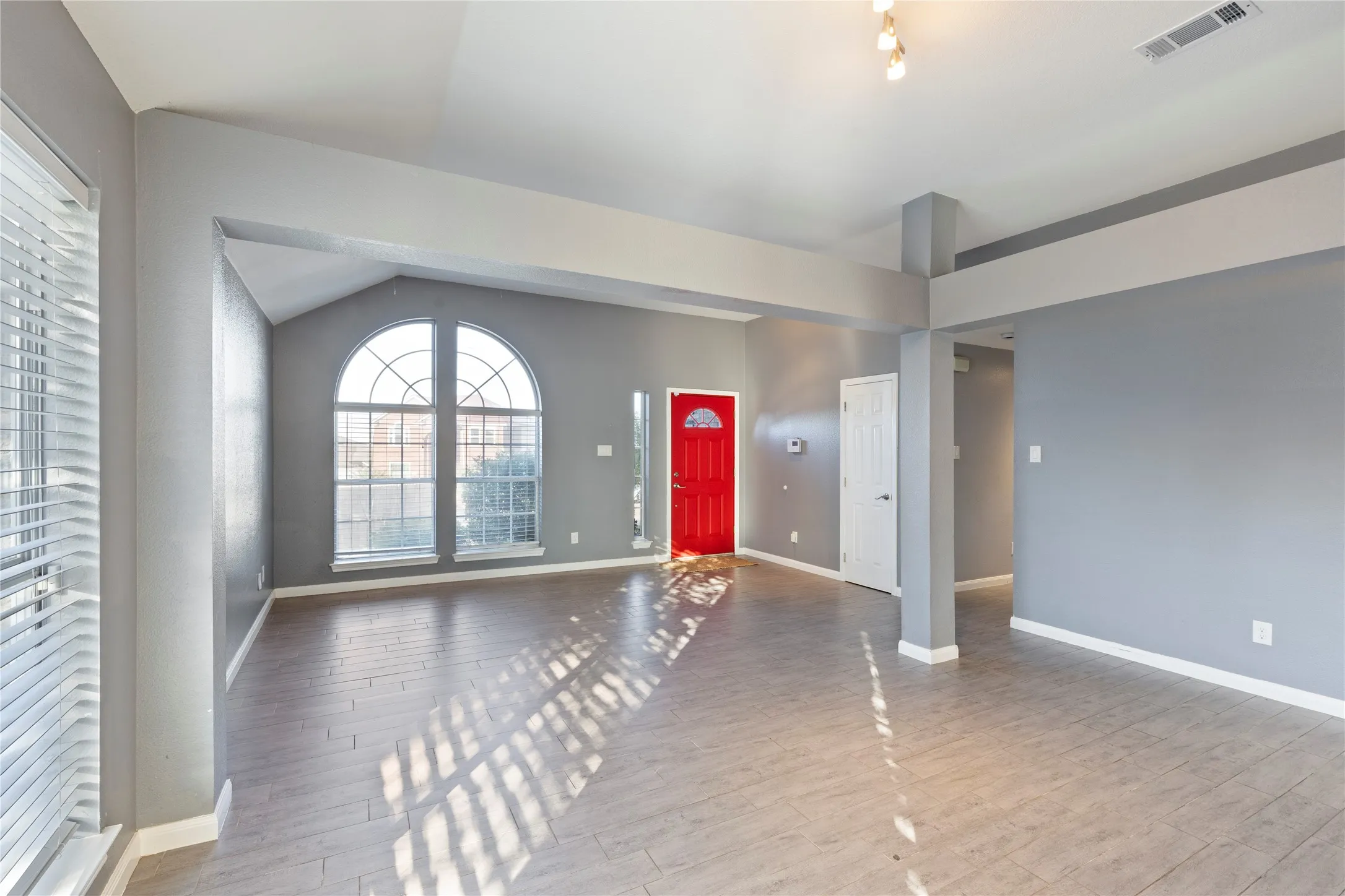 Single Family Residence For Sale in Dallas County , 1302 Ryan Drive, Mesquite, Texas 75149, 3 Bedroom, 2 Bathroom, 2 Garage spaces, 1,763 Sqft, built in 1999, mls#21363664, Real Estate Agent in Mesquite, Homes For Sale in Dallas county, Homes For Sale in Mesquite, Realtor in Mesquite Texas, Real Estate Brokerage Independent Realty Texas, Luminita Cordes Realtor