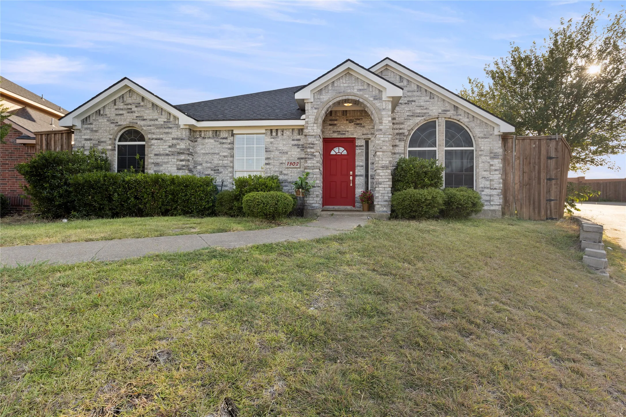 Single Family Residence For Sale in Dallas County , 1302 Ryan Drive, Mesquite, Texas 75149, 3 Bedroom, 2 Bathroom, 2 Garage spaces, 1,763 Sqft, built in 1999, mls#21363664, Real Estate Agent in Mesquite, Homes For Sale in Dallas county, Homes For Sale in Mesquite, Realtor in Mesquite Texas, Real Estate Brokerage Independent Realty Texas, Luminita Cordes Realtor