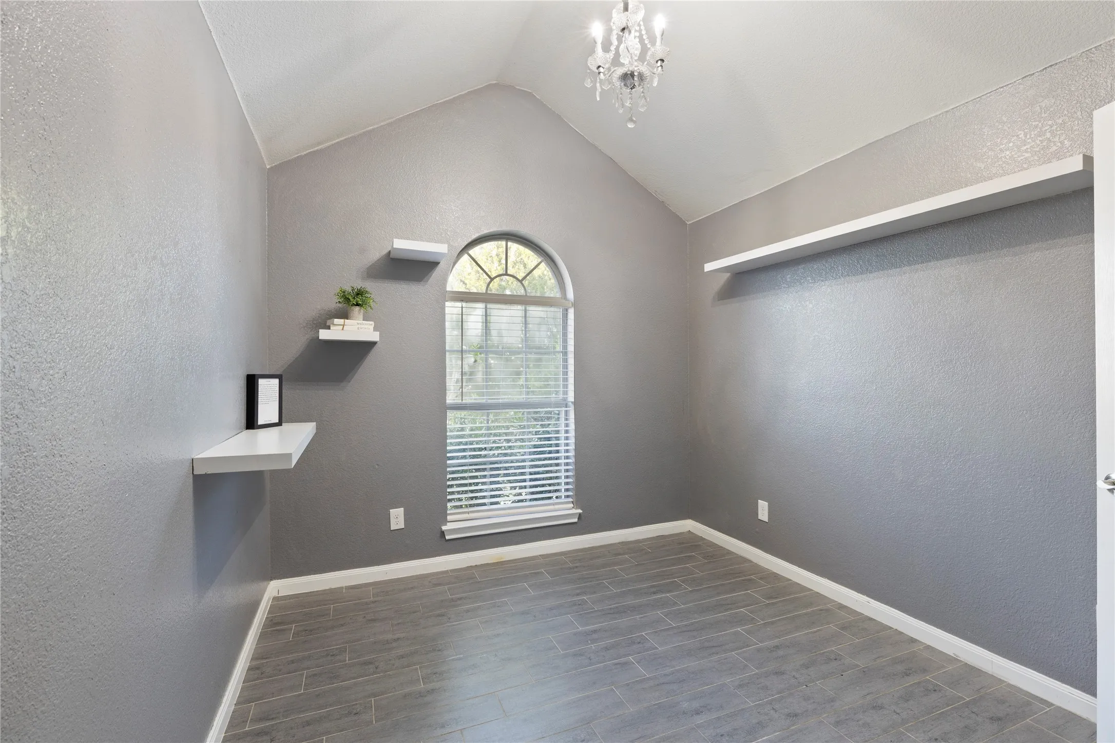 Single Family Residence For Sale in Dallas County , 1302 Ryan Drive, Mesquite, Texas 75149, 3 Bedroom, 2 Bathroom, 2 Garage spaces, 1,763 Sqft, built in 1999, mls#21363664, Real Estate Agent in Mesquite, Homes For Sale in Dallas county, Homes For Sale in Mesquite, Realtor in Mesquite Texas, Real Estate Brokerage Independent Realty Texas, Luminita Cordes Realtor