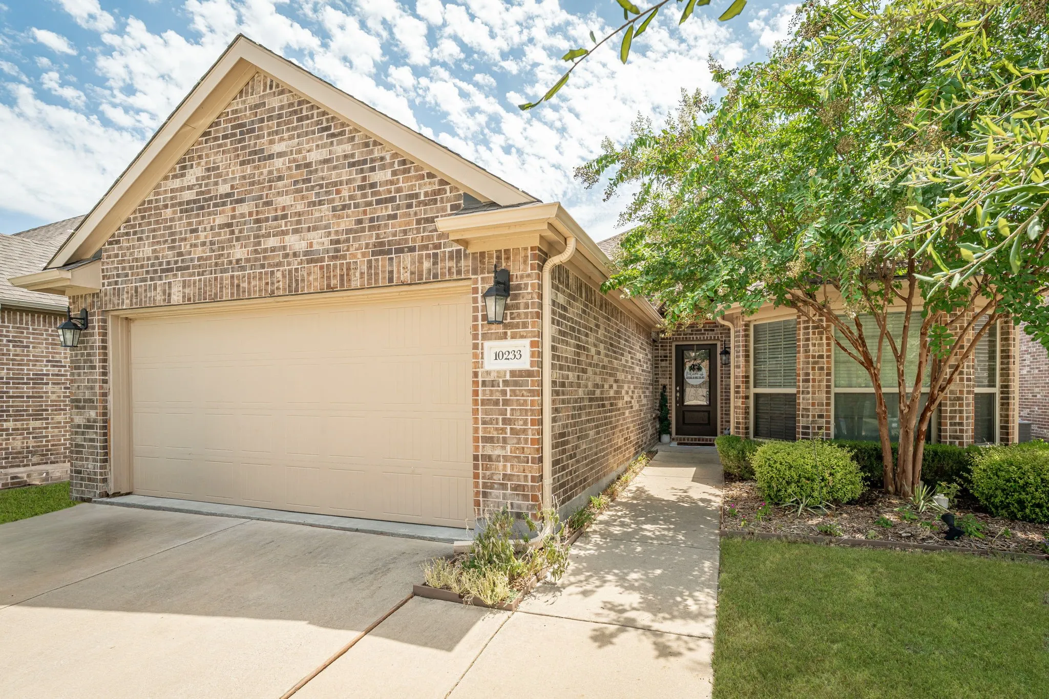 Single Family Residence For Sale in Collin County , 10233 Long Branch Drive, Mc Kinney, Texas 75071, 4 Bedroom, 2 Bathroom, 2 Garage spaces, 1,621 Sqft, built in 2018, mls#21363644, Real Estate Agent in Mc Kinney, Homes For Sale in Collin county, Homes For Sale in Mc Kinney, Realtor in Mc Kinney Texas, Real Estate Brokerage Independent Realty Texas, Luminita Cordes Realtor