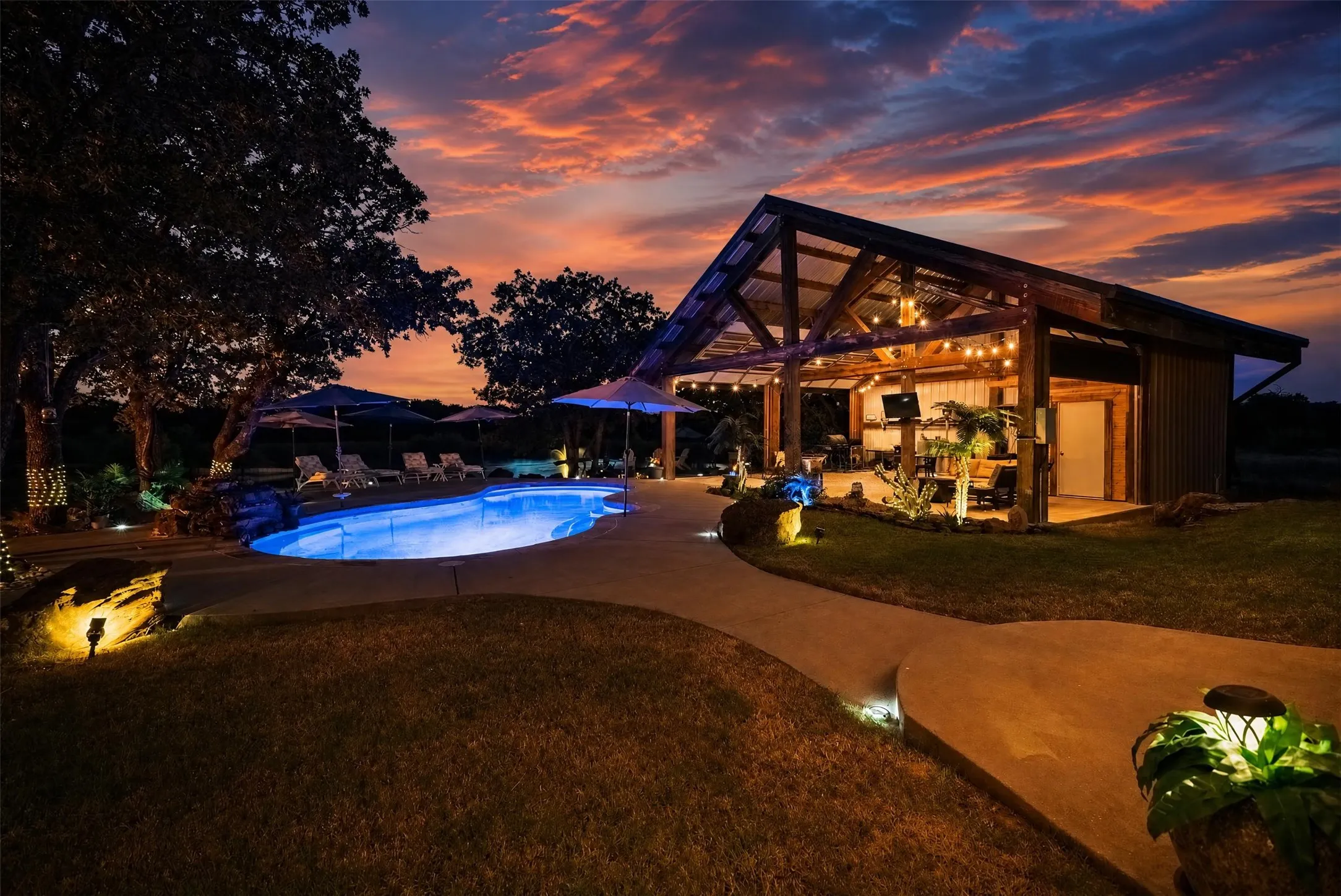 Single Family Residence For Sale in Young County , 400 Pumphrey Road, Loving, Texas 76460, 4 Bedroom, 3 Bathroom, Garage spaces, 3,536 Sqft, built in 2009, Price $1,900,000, mls#21359633, Real Estate Agent in Loving, Homes For Sale in Young county, Homes For Sale in Loving, Realtor in Loving Texas, Real Estate Brokerage Independent Realty Texas, Luminita Cordes Realtor
