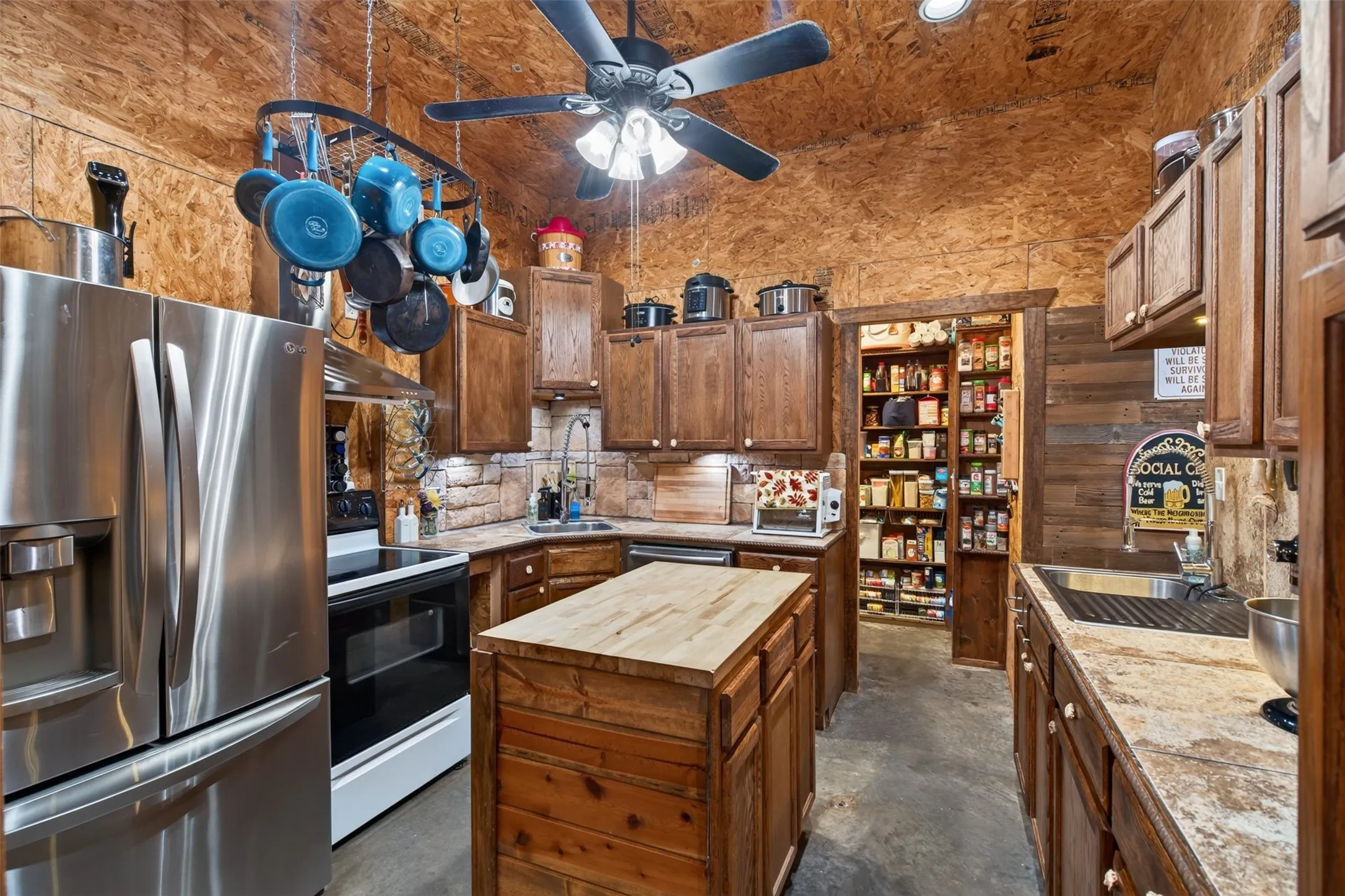 Single Family Residence For Sale in Young County , 400 Pumphrey Road, Loving, Texas 76460, 4 Bedroom, 3 Bathroom, Garage spaces, 3,536 Sqft, built in 2009, Price $1,900,000, mls#21359633, Real Estate Agent in Loving, Homes For Sale in Young county, Homes For Sale in Loving, Realtor in Loving Texas, Real Estate Brokerage Independent Realty Texas, Luminita Cordes Realtor